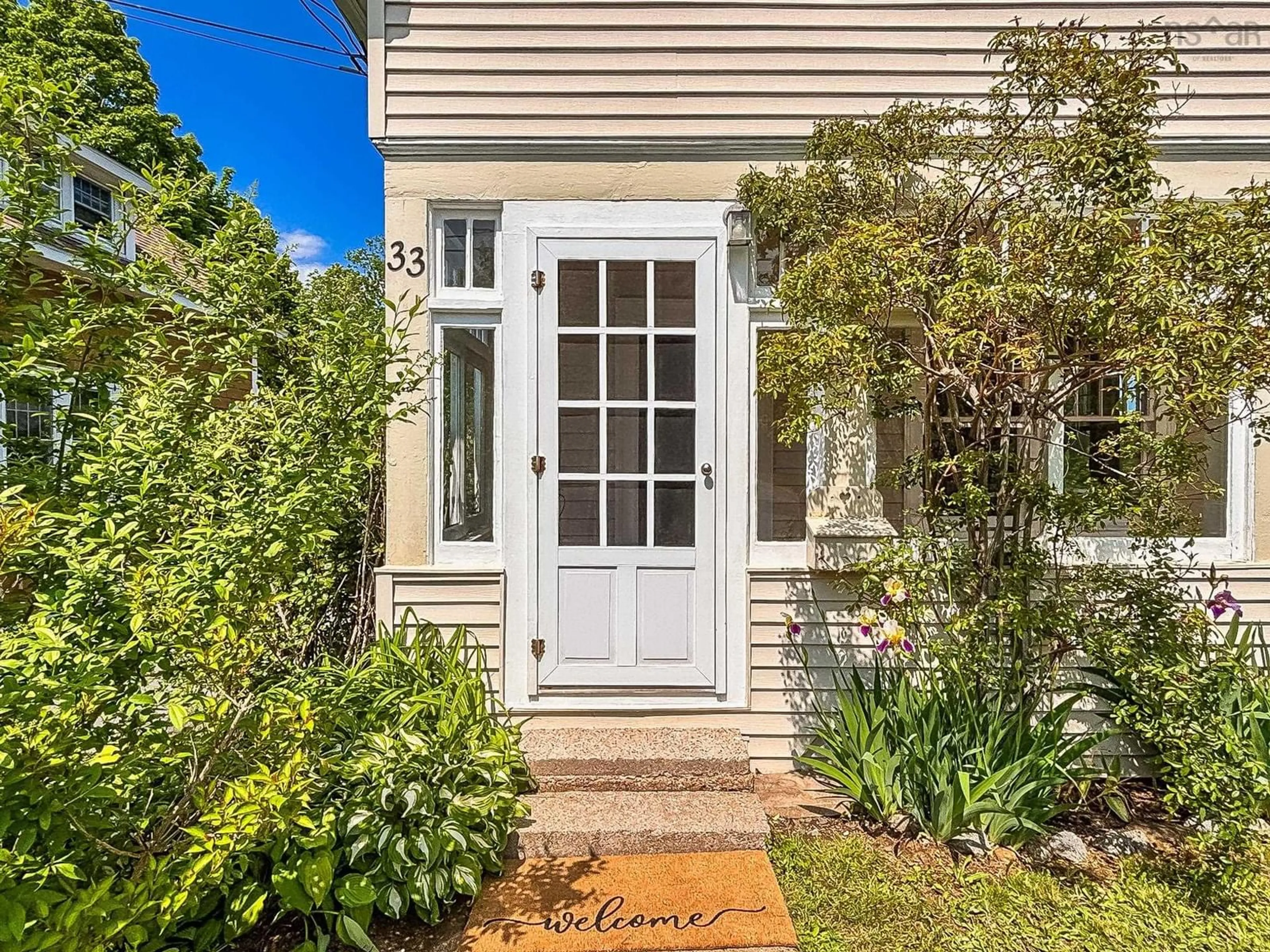 Indoor entryway for 33 St Andrews St, Bridgewater Nova Scotia B4V 2E1