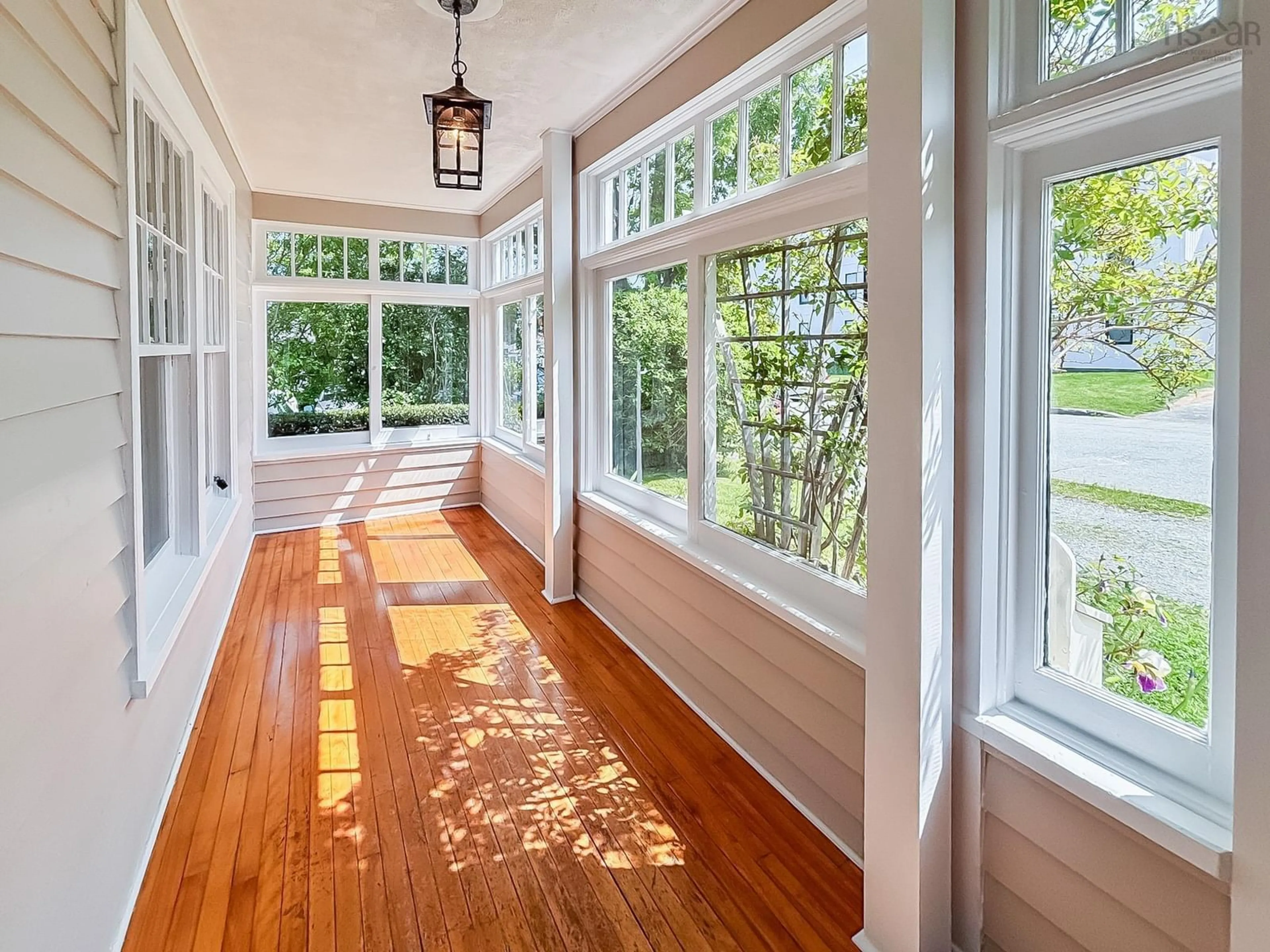 Indoor entryway for 33 St Andrews St, Bridgewater Nova Scotia B4V 2E1