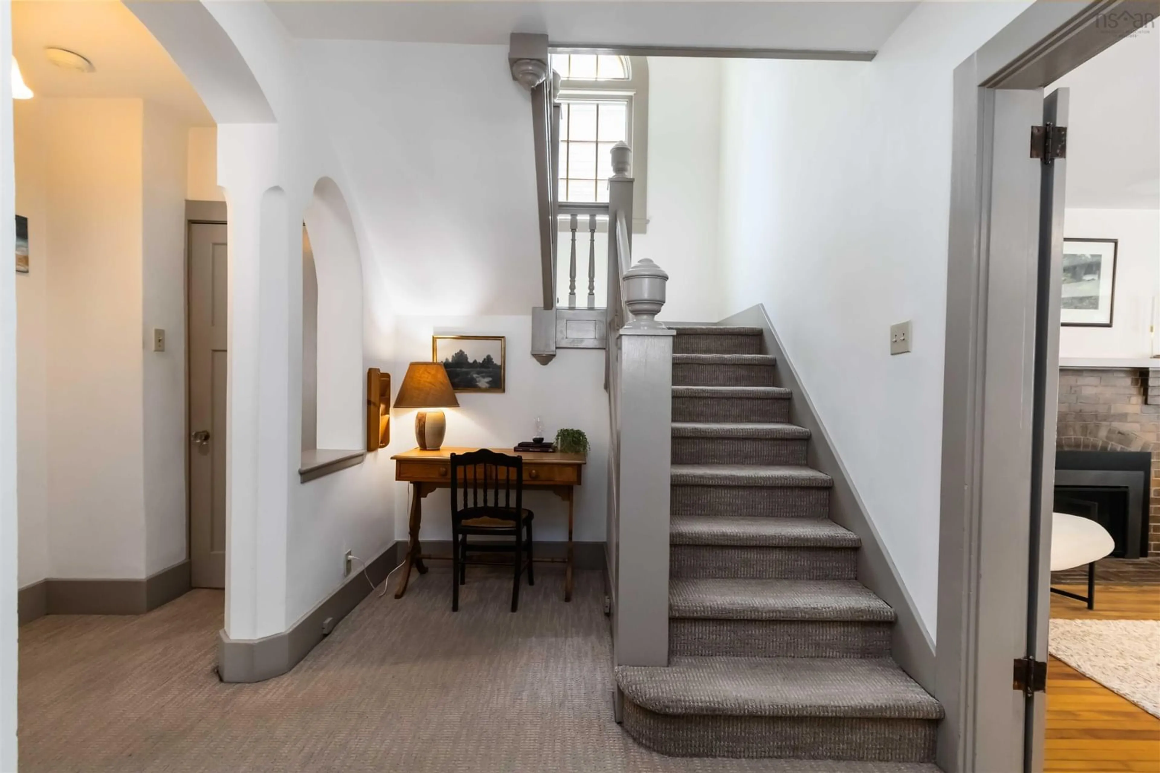 Indoor foyer for 1537 Henry St, Halifax Nova Scotia B3H 3K1