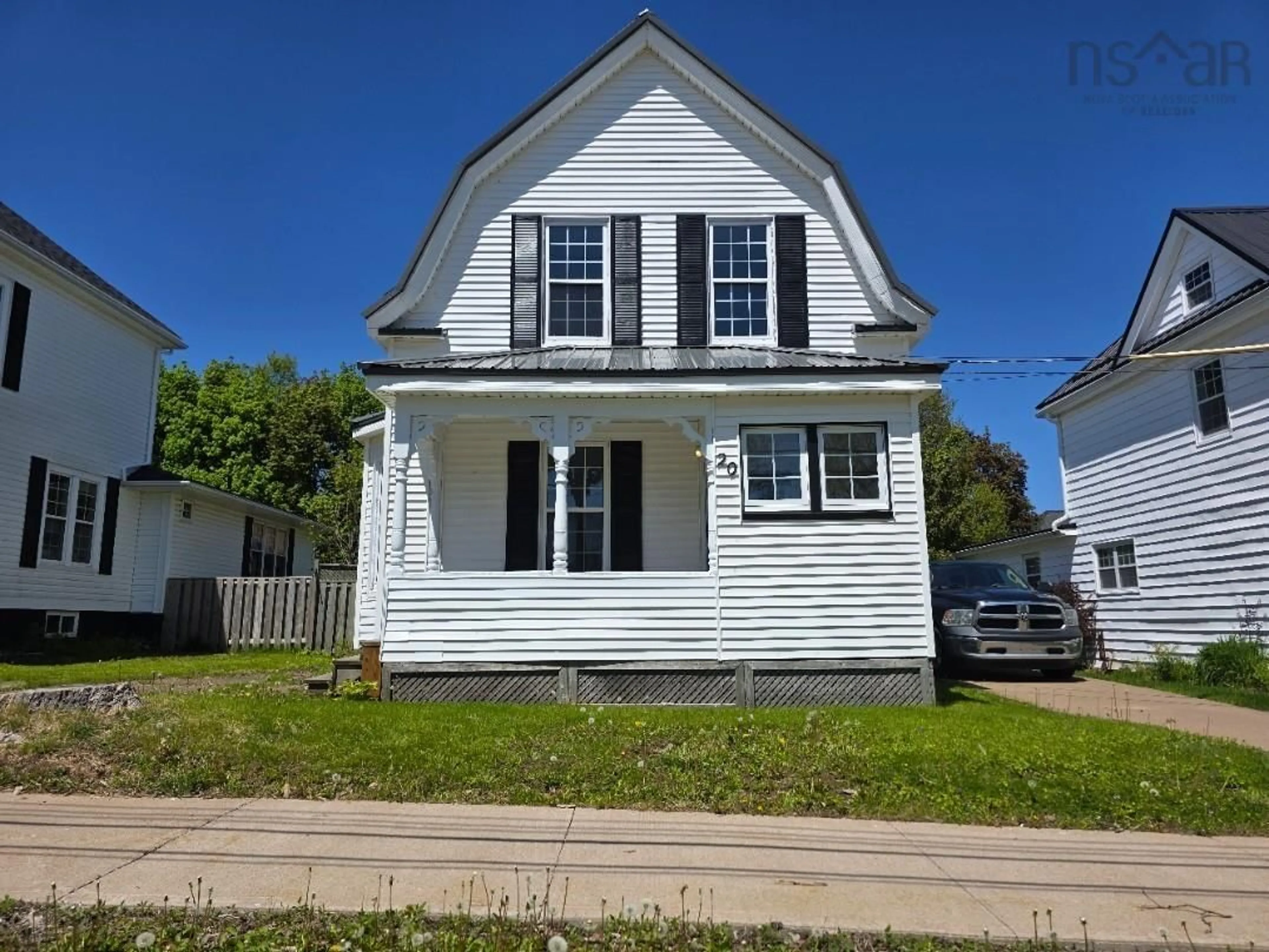 Home with vinyl exterior material, street for 20 Victoria Ave, Stellarton Nova Scotia B0K 0A9