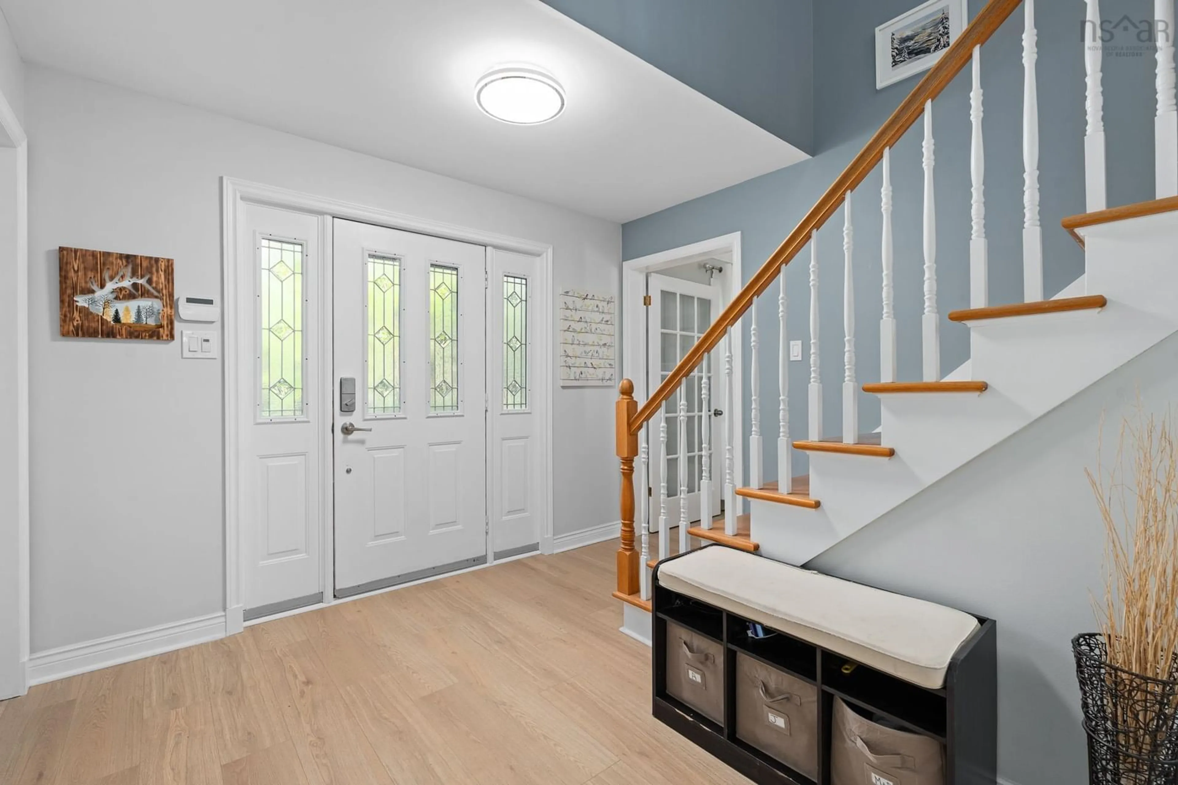 Indoor entryway for 6 Hampton Crt, Halifax Nova Scotia B2T 1E7