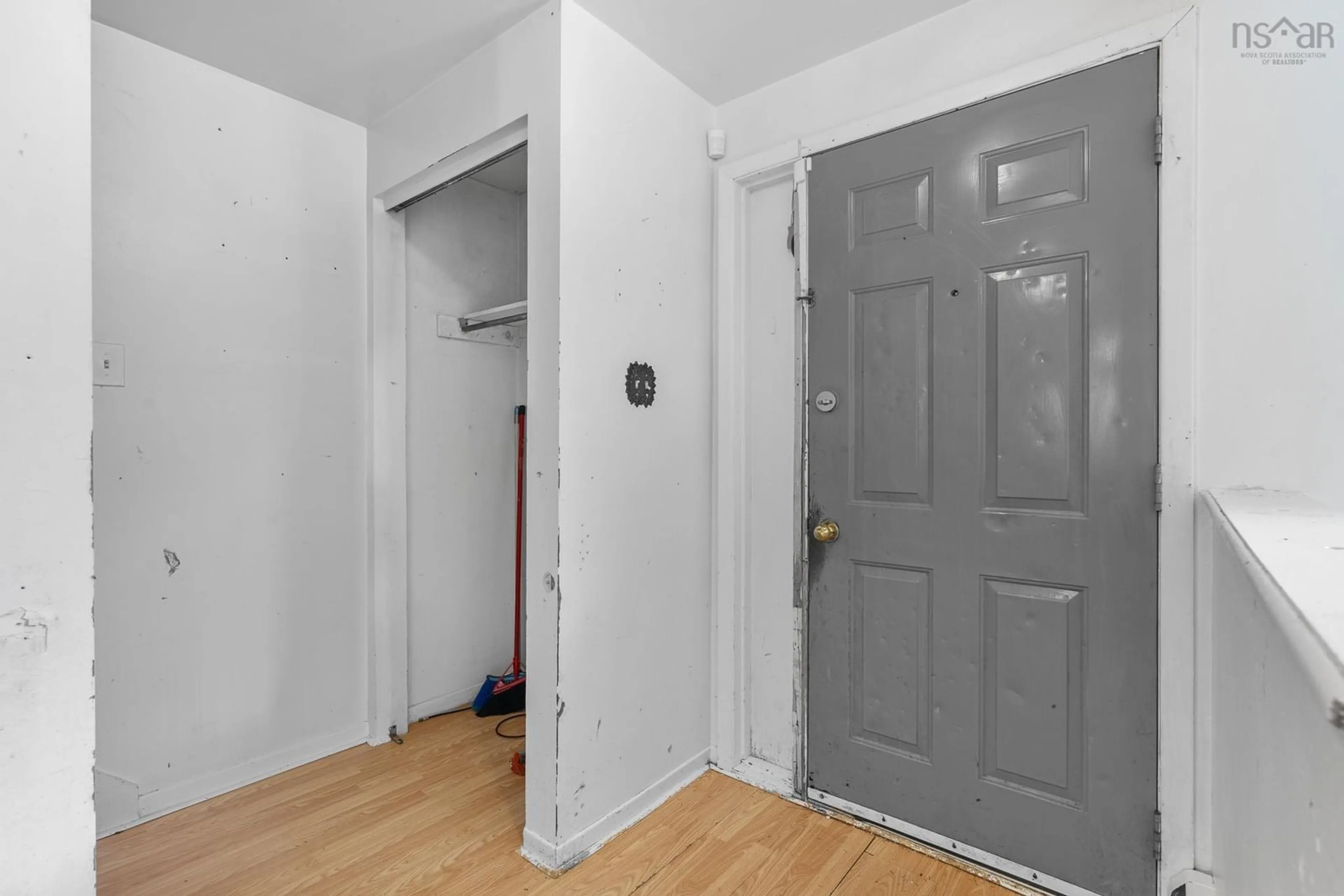 Indoor entryway for 19 Hilden Dr, Spryfield Nova Scotia B3R 1K1