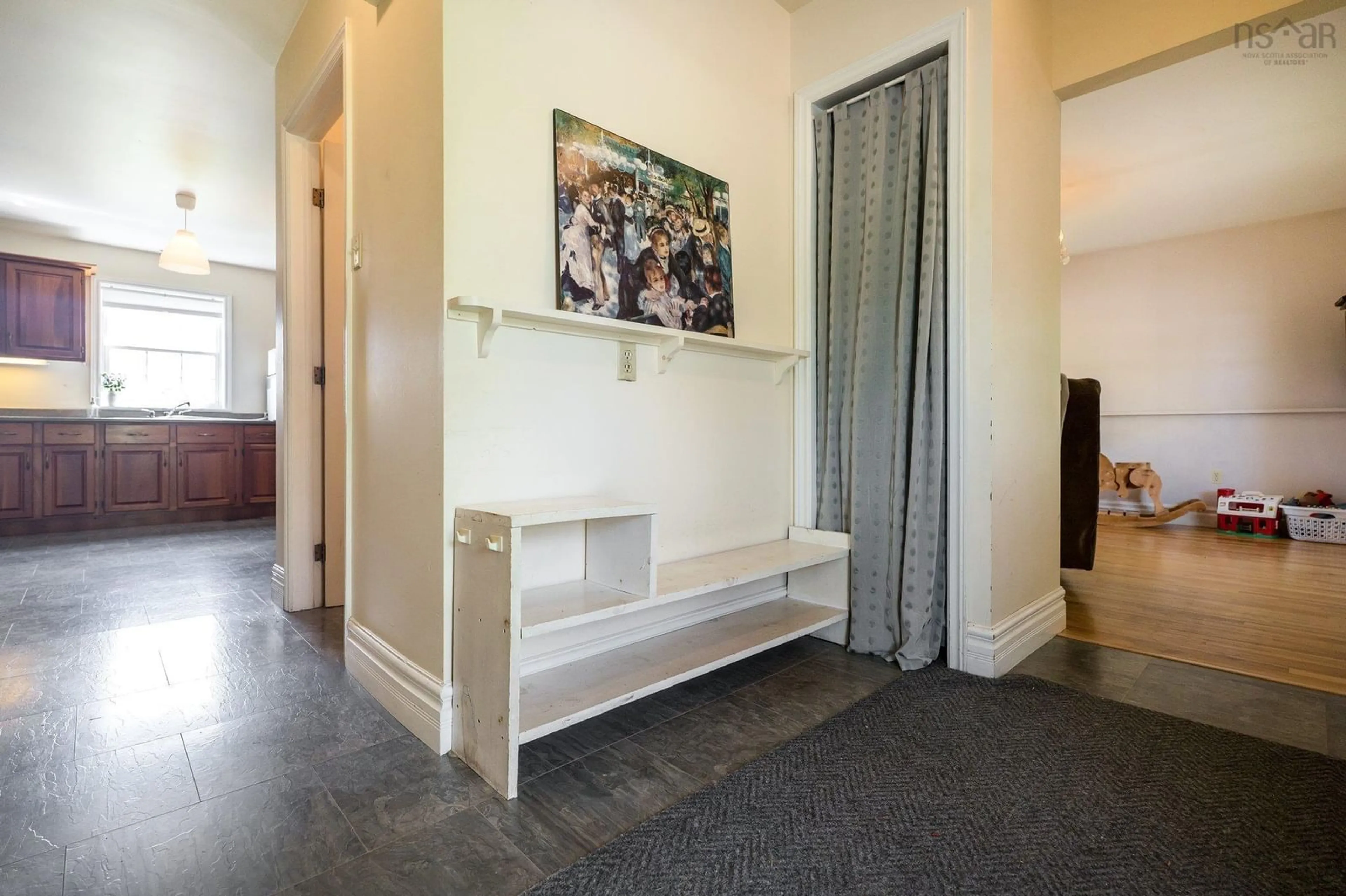 Indoor entryway for 109 Highway 2, Enfield Nova Scotia B2T 1C8