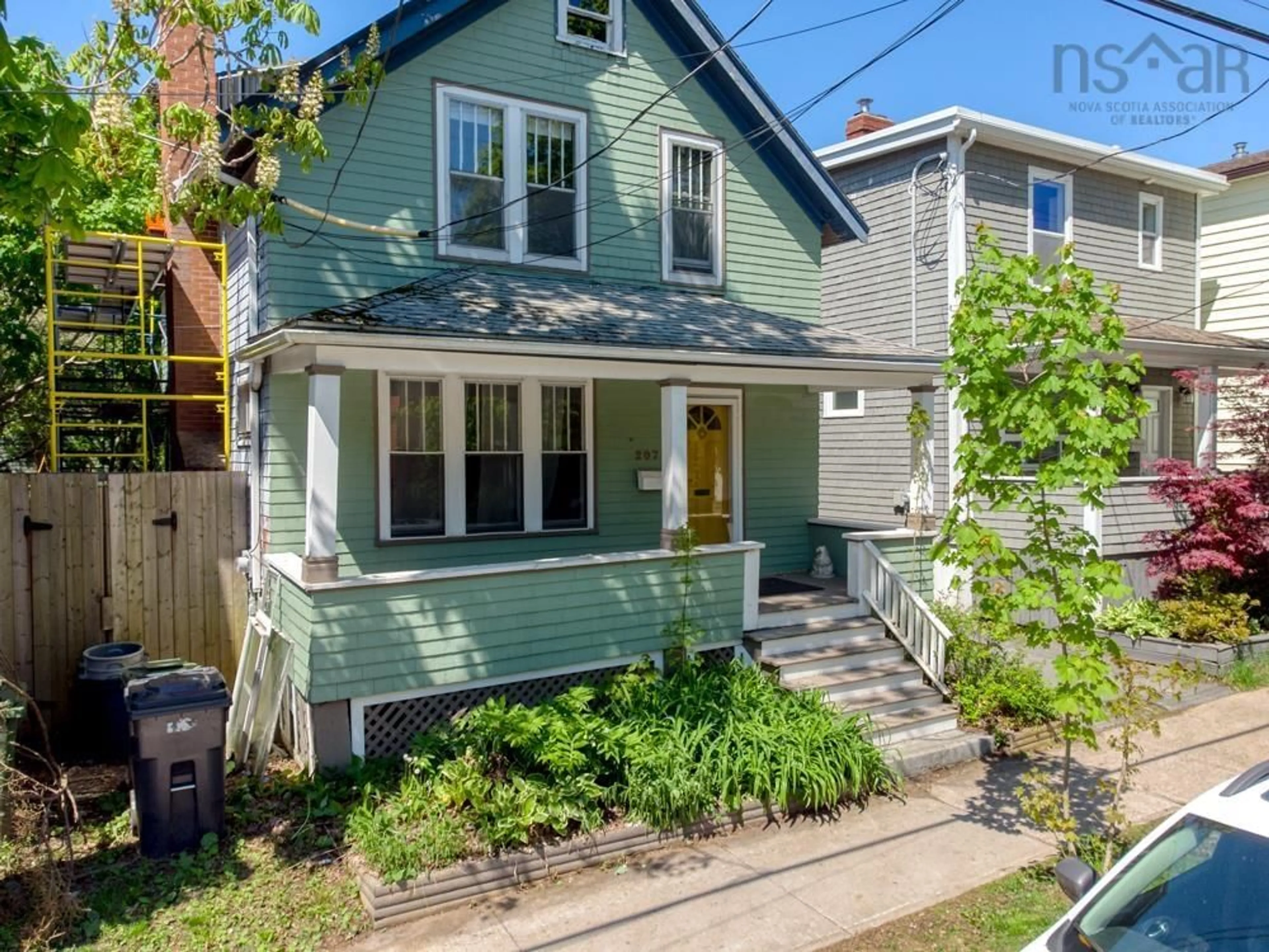 Home with vinyl exterior material, street for 2078 Oxford St, Halifax Regional Municipality Nova Scotia B3L 2T2