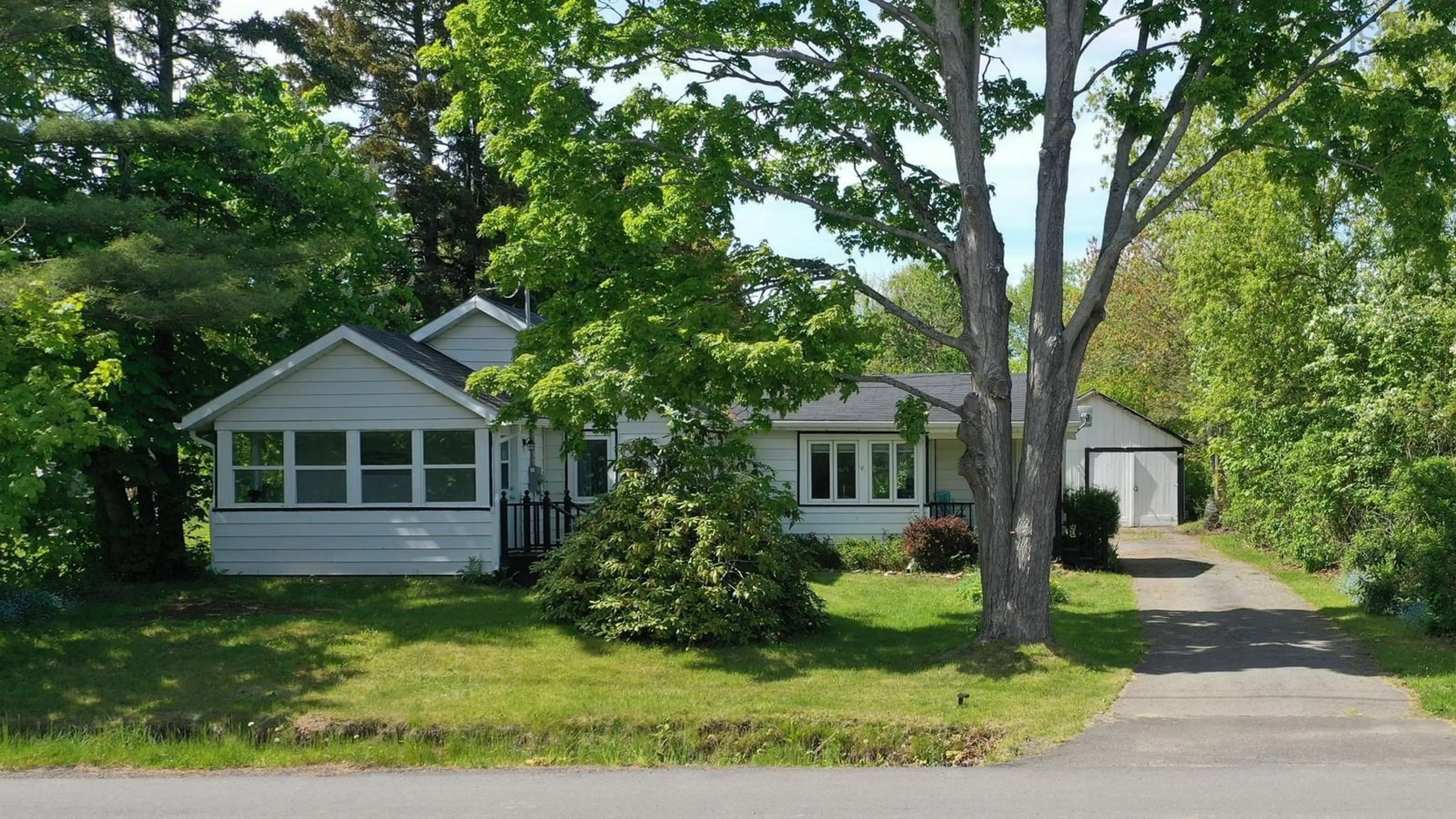 Home with vinyl exterior material, street for 81 Pleasant St, Kingsport Nova Scotia B0P 1H0