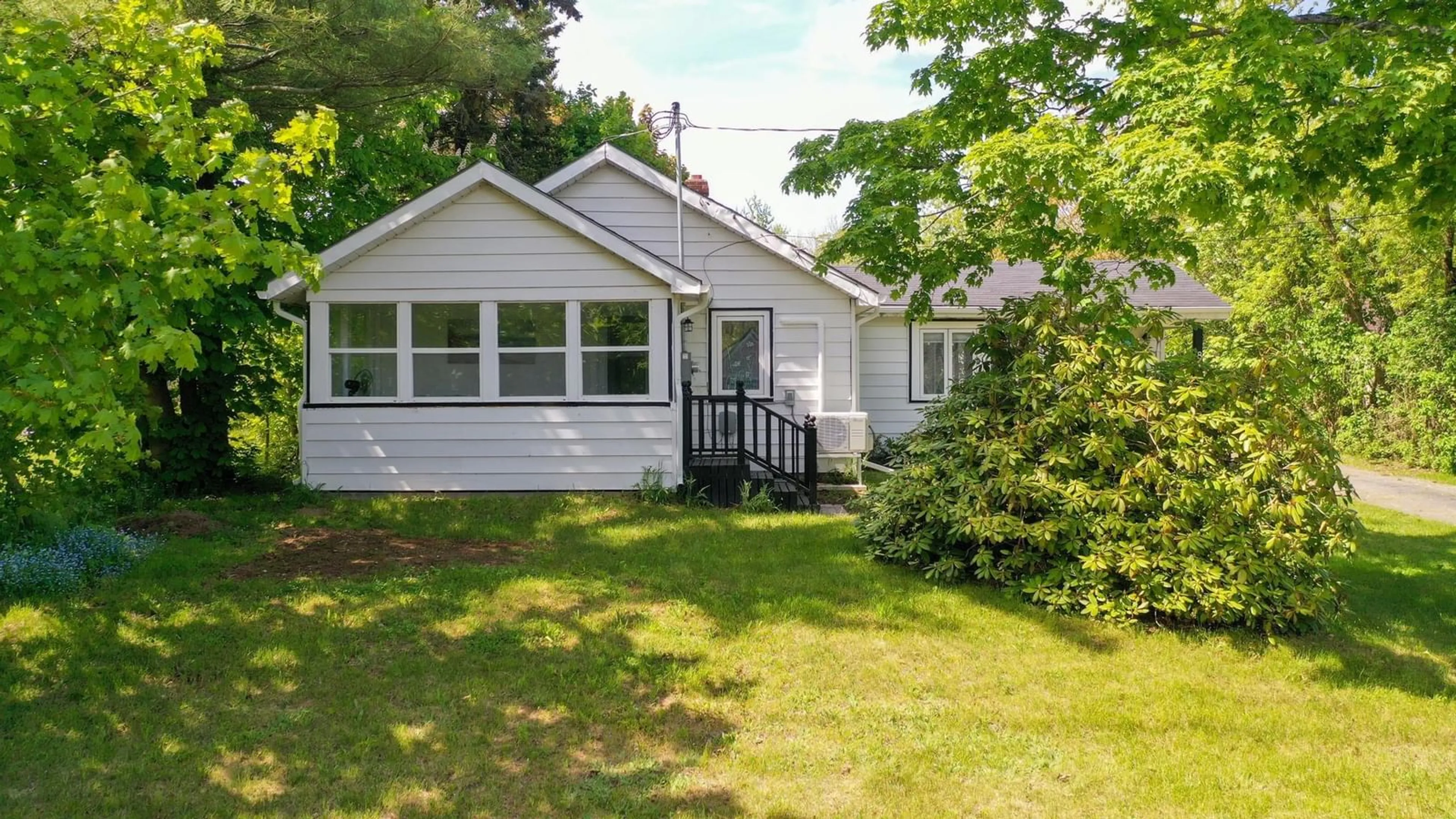 Home with vinyl exterior material, street for 81 Pleasant St, Kingsport Nova Scotia B0P 1H0