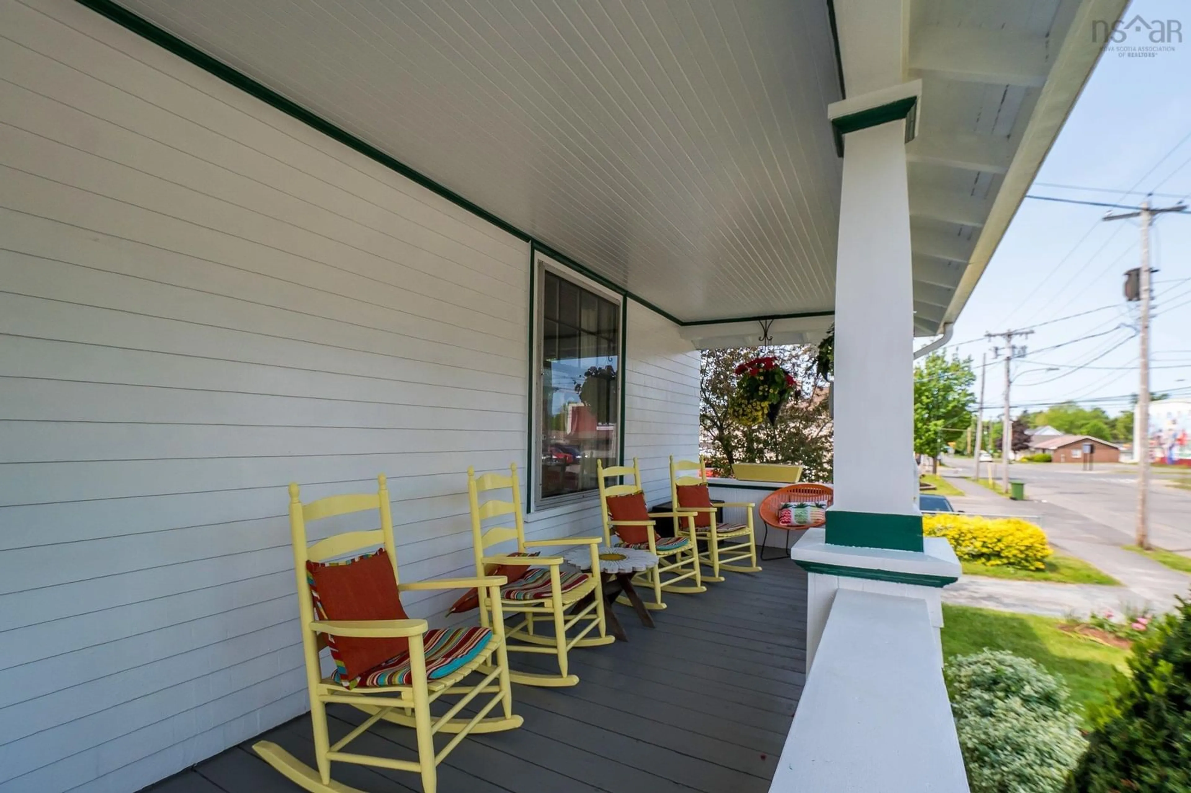 Patio, street for 183 Cottage St, Berwick Nova Scotia B0P 1E0