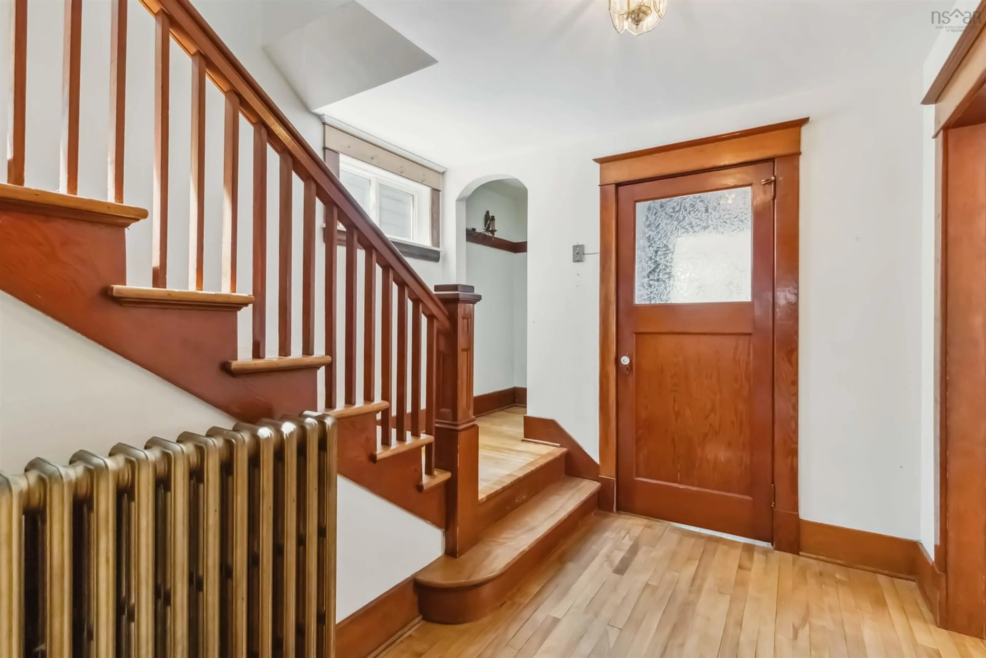 Indoor entryway for 2577 Oxford St, Halifax Nova Scotia B3L 2T5
