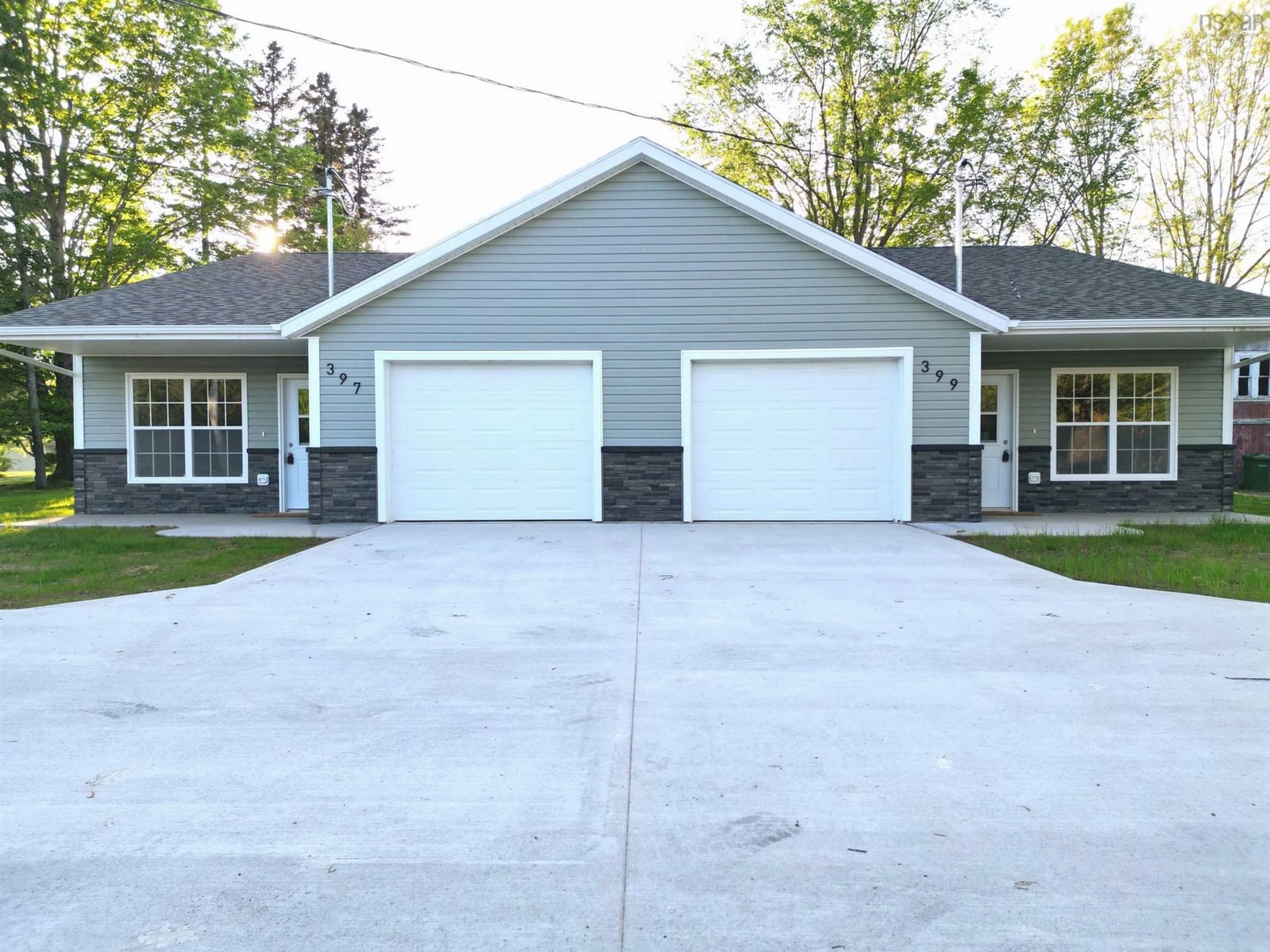 Indoor garage for 397/399 Main St, Kingston Nova Scotia B0P 1R0