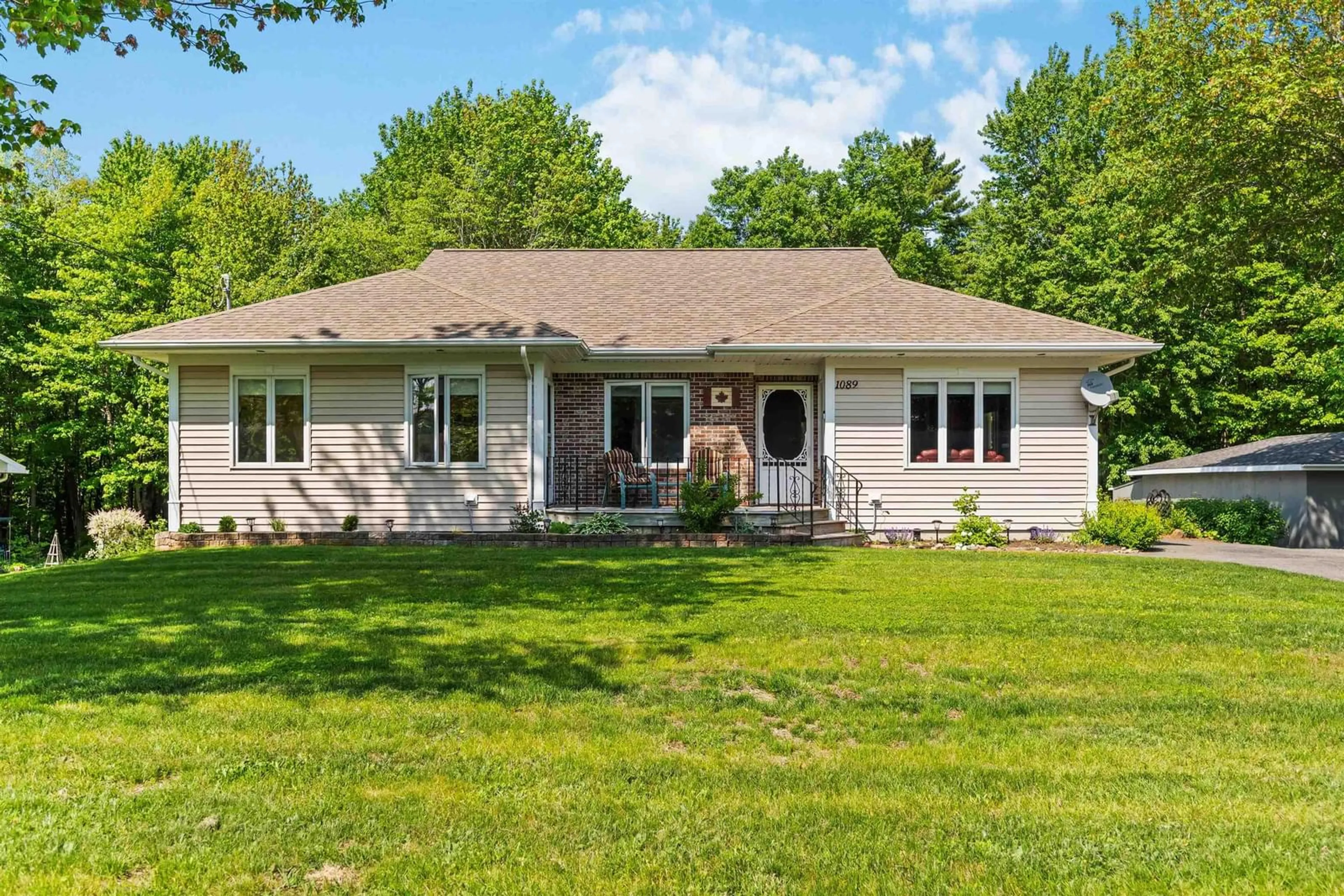 Home with vinyl exterior material, street for 1089 Pine Crest Dr, Centreville Nova Scotia B0P 1J0
