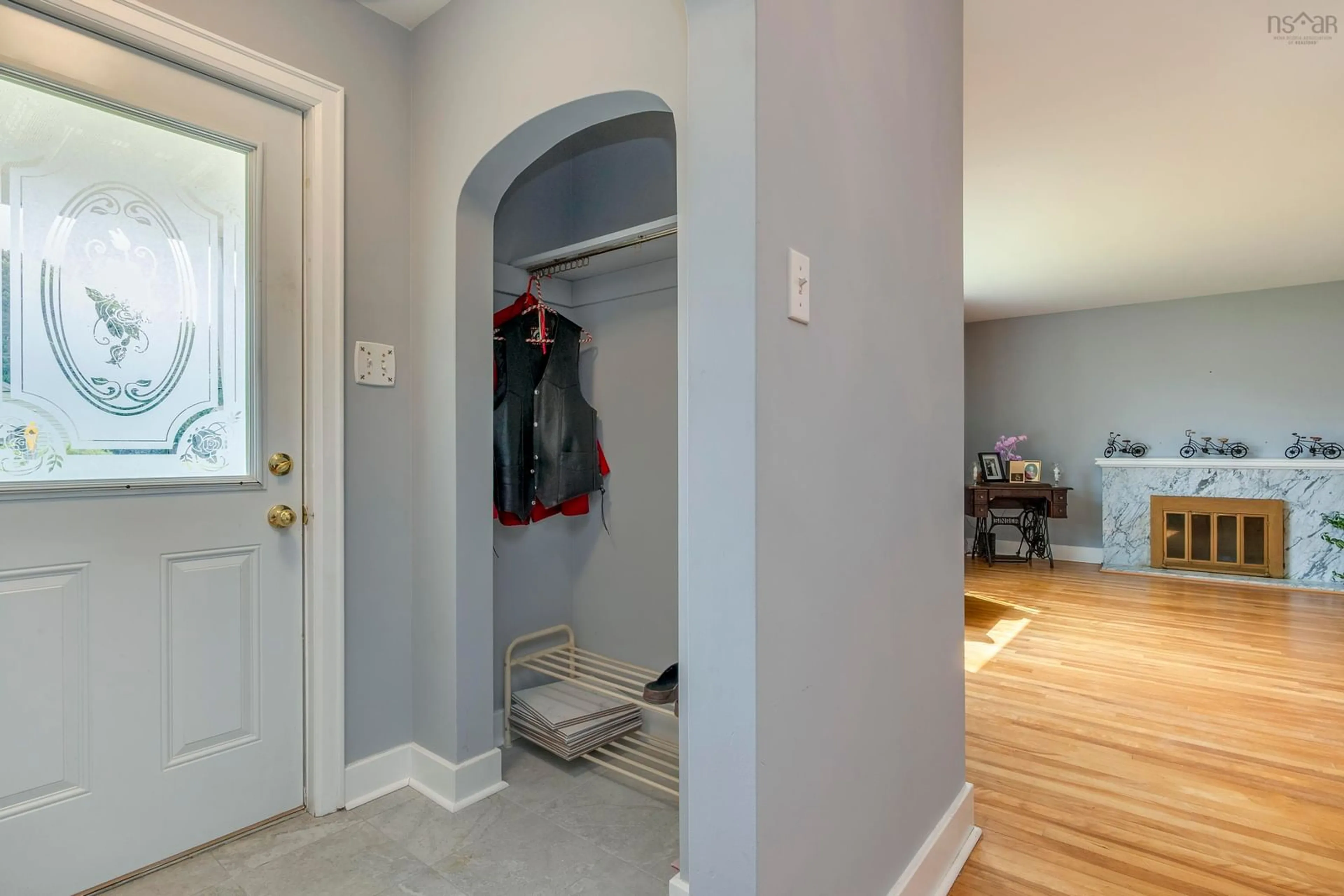 Indoor entryway for 17 Penhorn Dr, Dartmouth Nova Scotia B2Y 3K6
