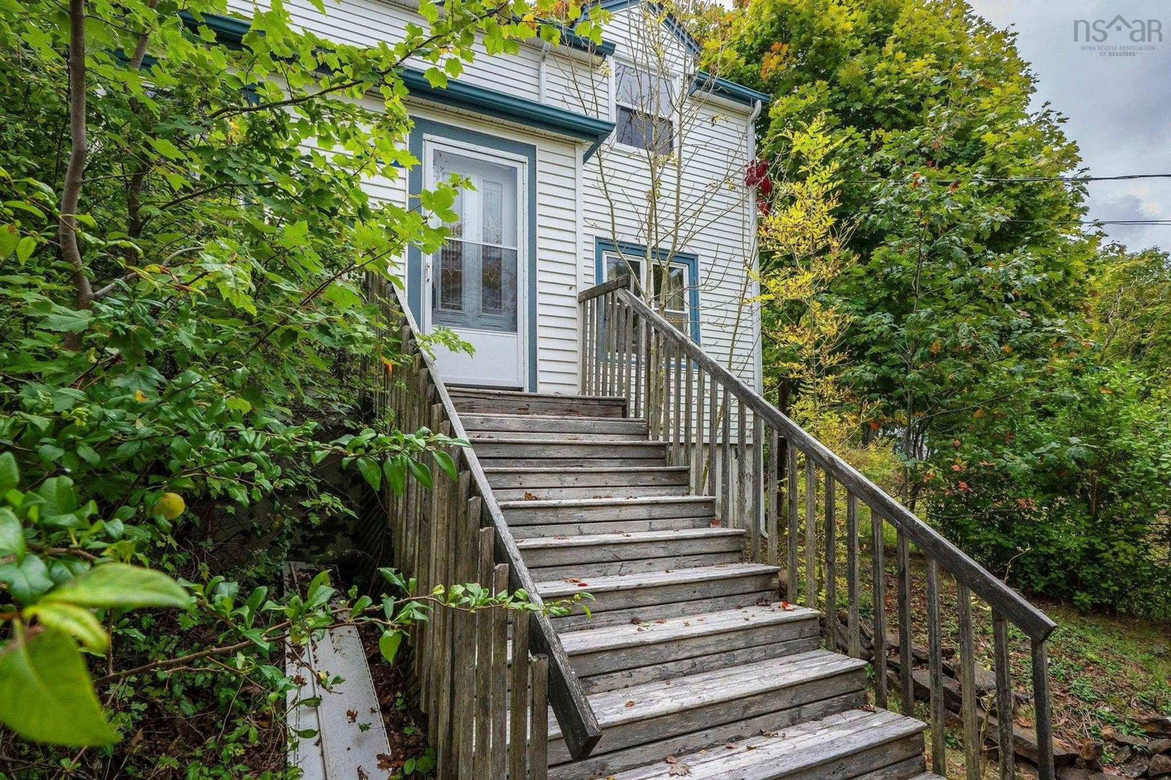 Stairs for 303 St. Margaret's Bay Rd, Halifax Nova Scotia B3N 1J8