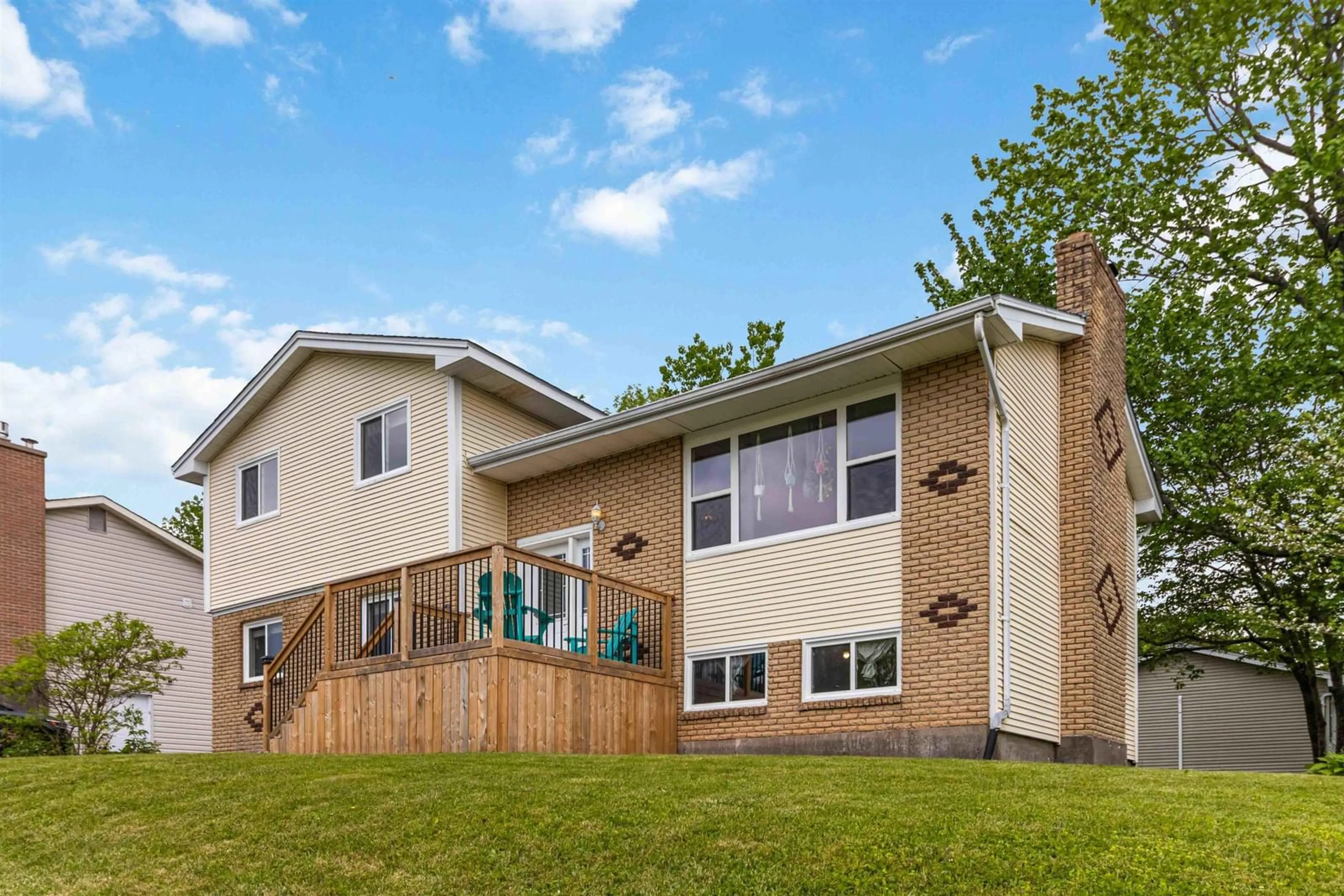 Home with vinyl exterior material, unknown for 3 Saratoga Dr, Lower Sackville Nova Scotia B4C 2E7