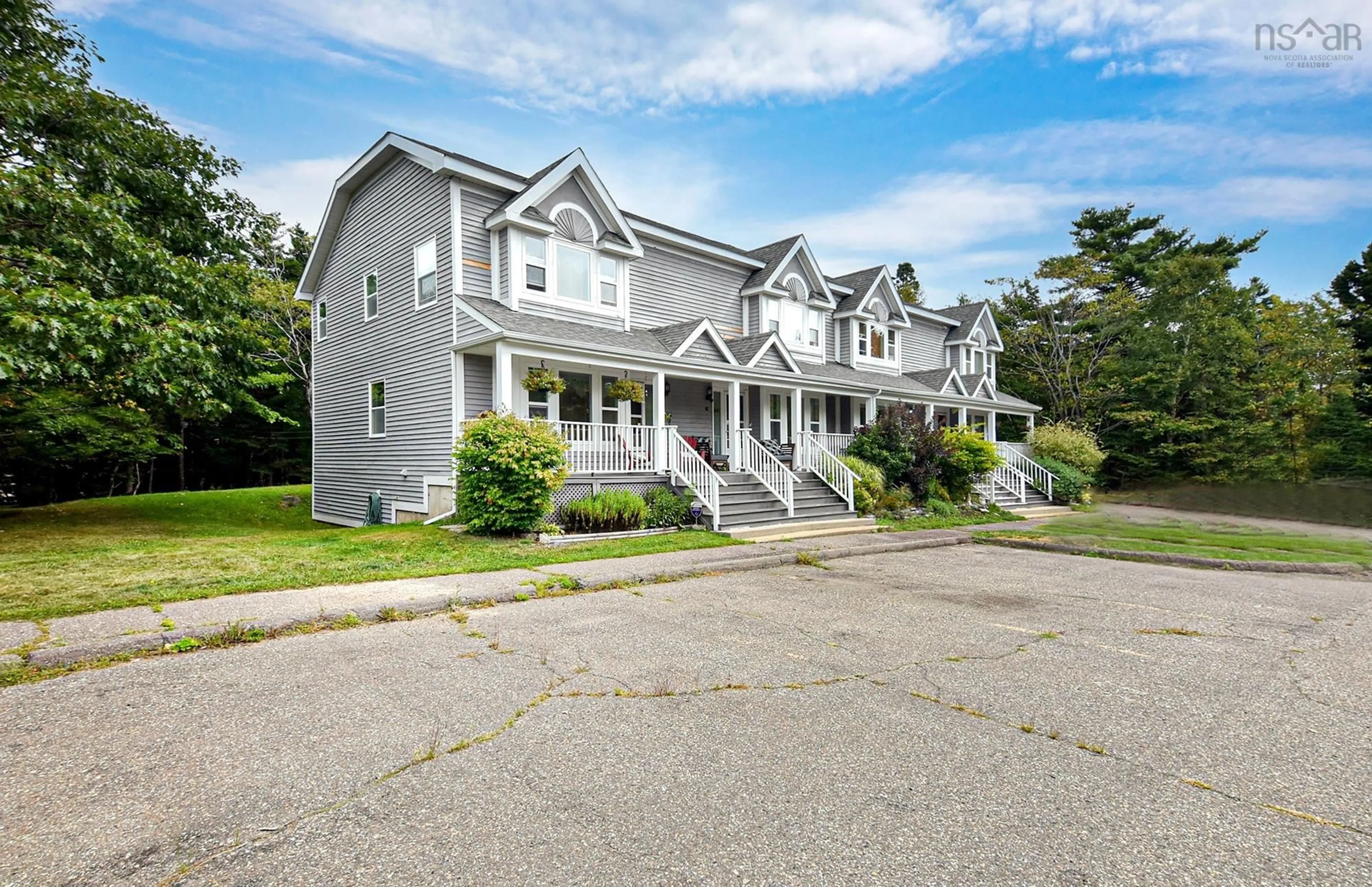 A pic from outside/outdoor area/front of a property/back of a property/a pic from drone, street for 47 Remington Crt, Halifax Nova Scotia B3M 4G9