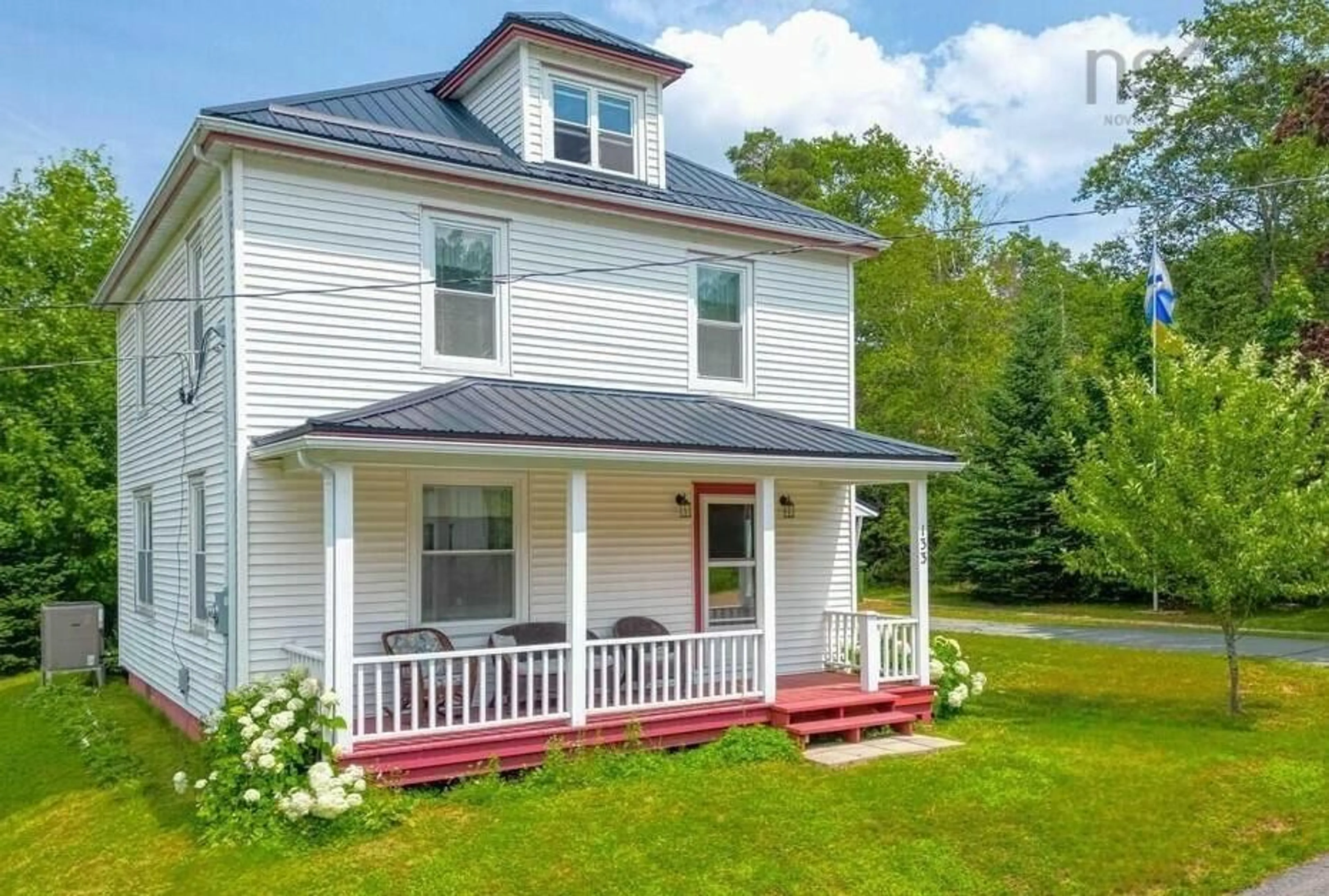 Home with vinyl exterior material, unknown for 133 Pleasant St, Mahone Bay Nova Scotia B0J 2E0
