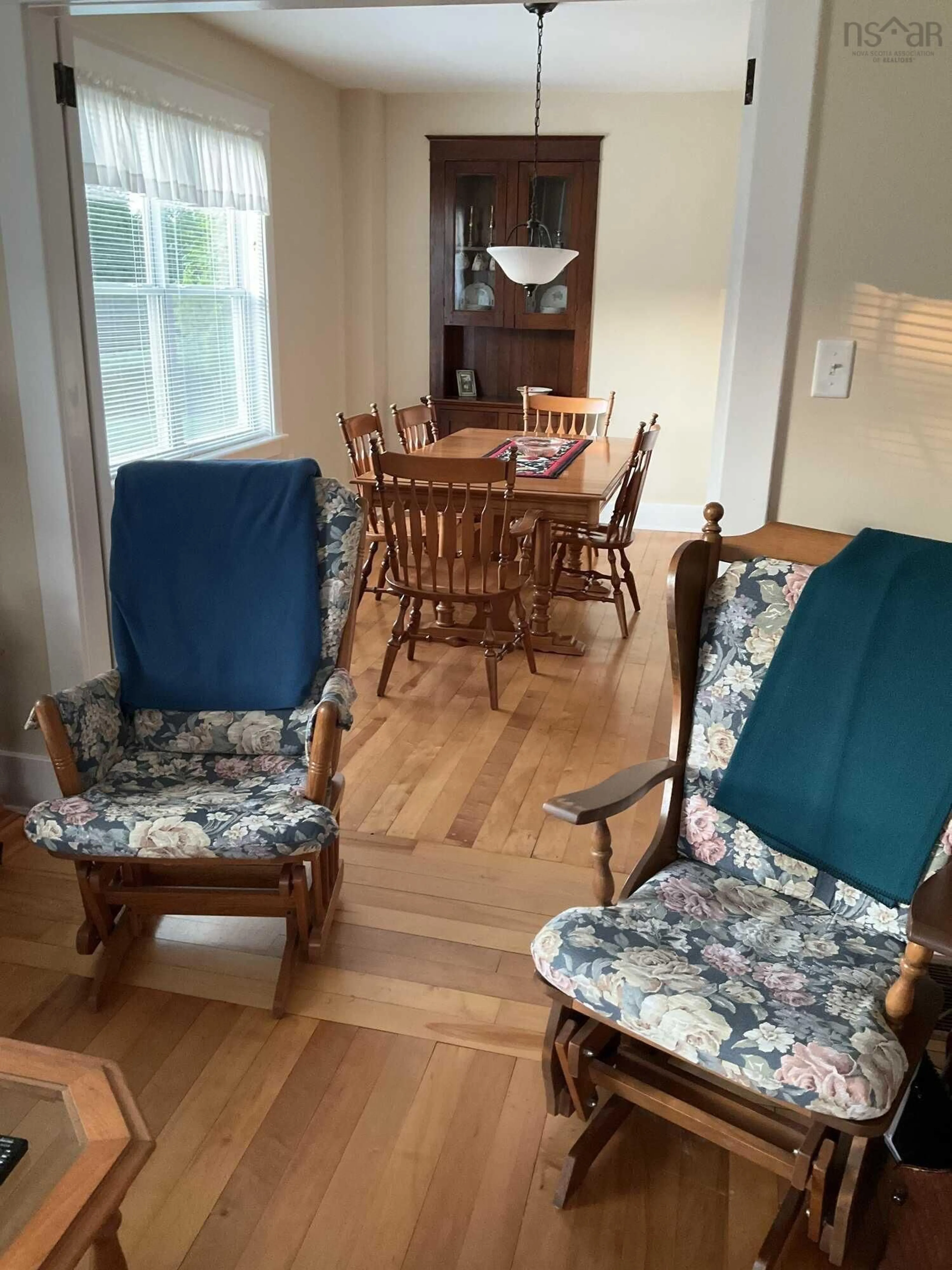 Dining room, wood/laminate floor for 133 Pleasant St, Mahone Bay Nova Scotia B0J 2E0