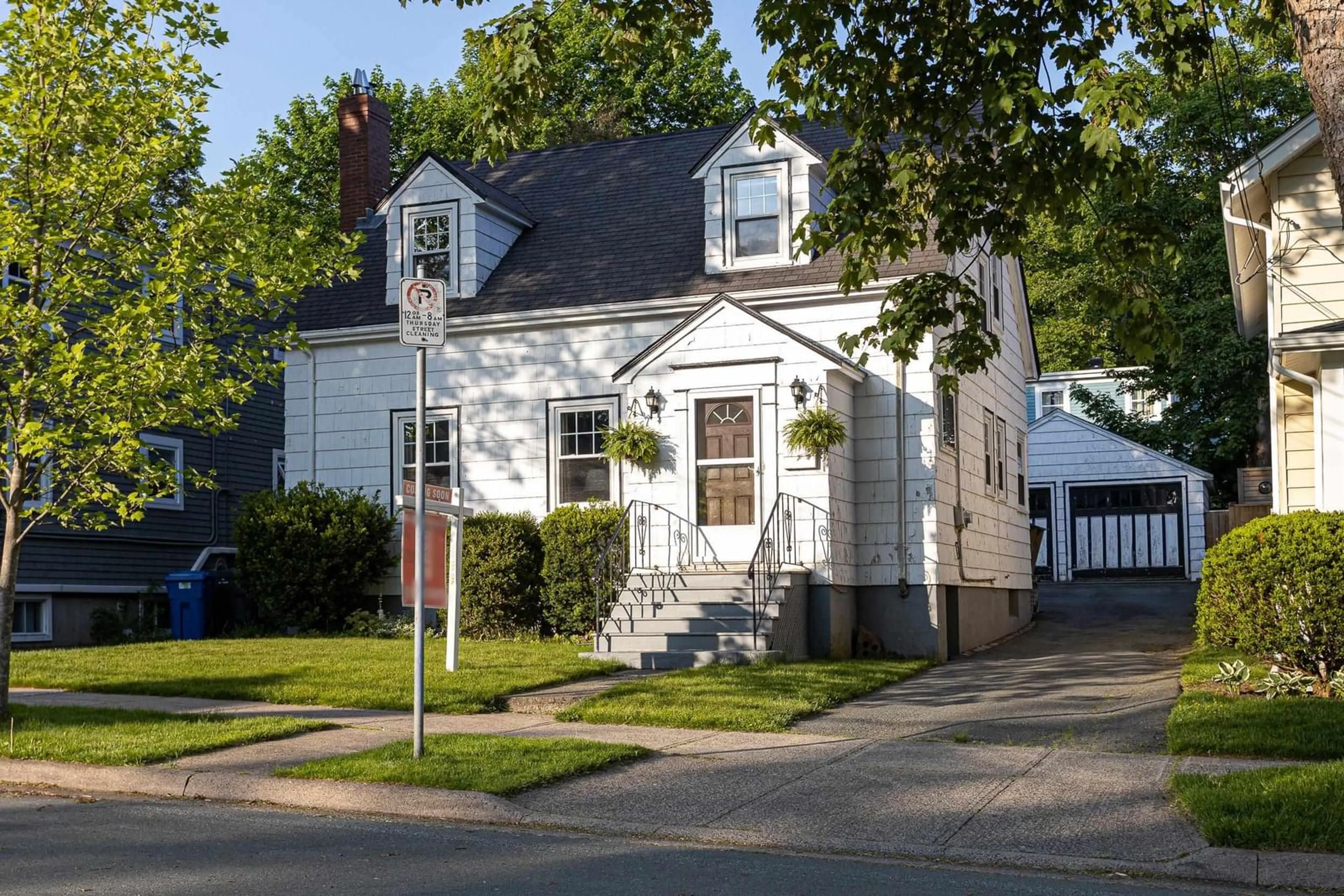 Home with vinyl exterior material, street for 2075 Poplar St, Halifax Nova Scotia B3L 2Y6