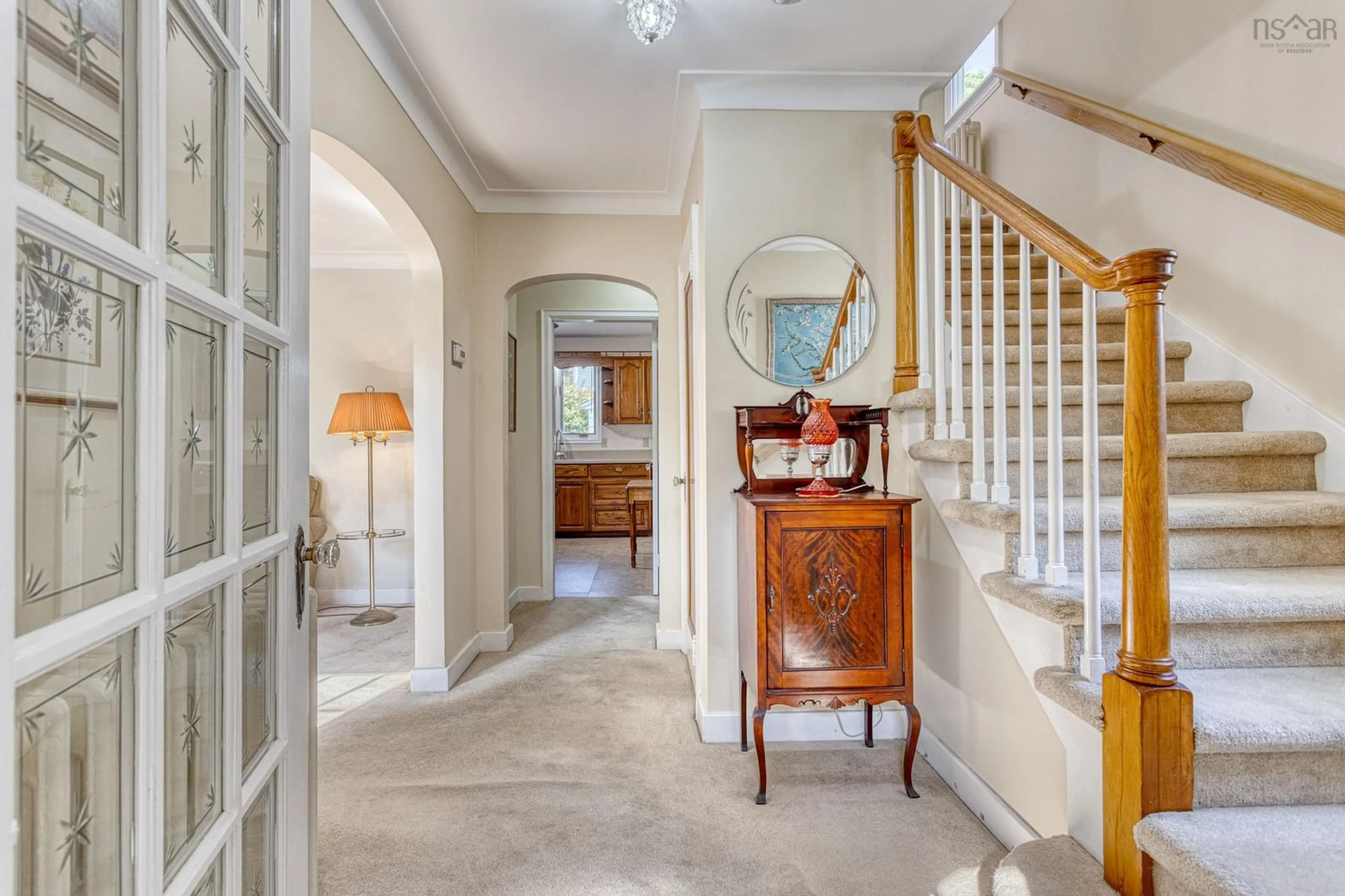 Indoor foyer for 2075 Poplar St, Halifax Nova Scotia B3L 2Y6