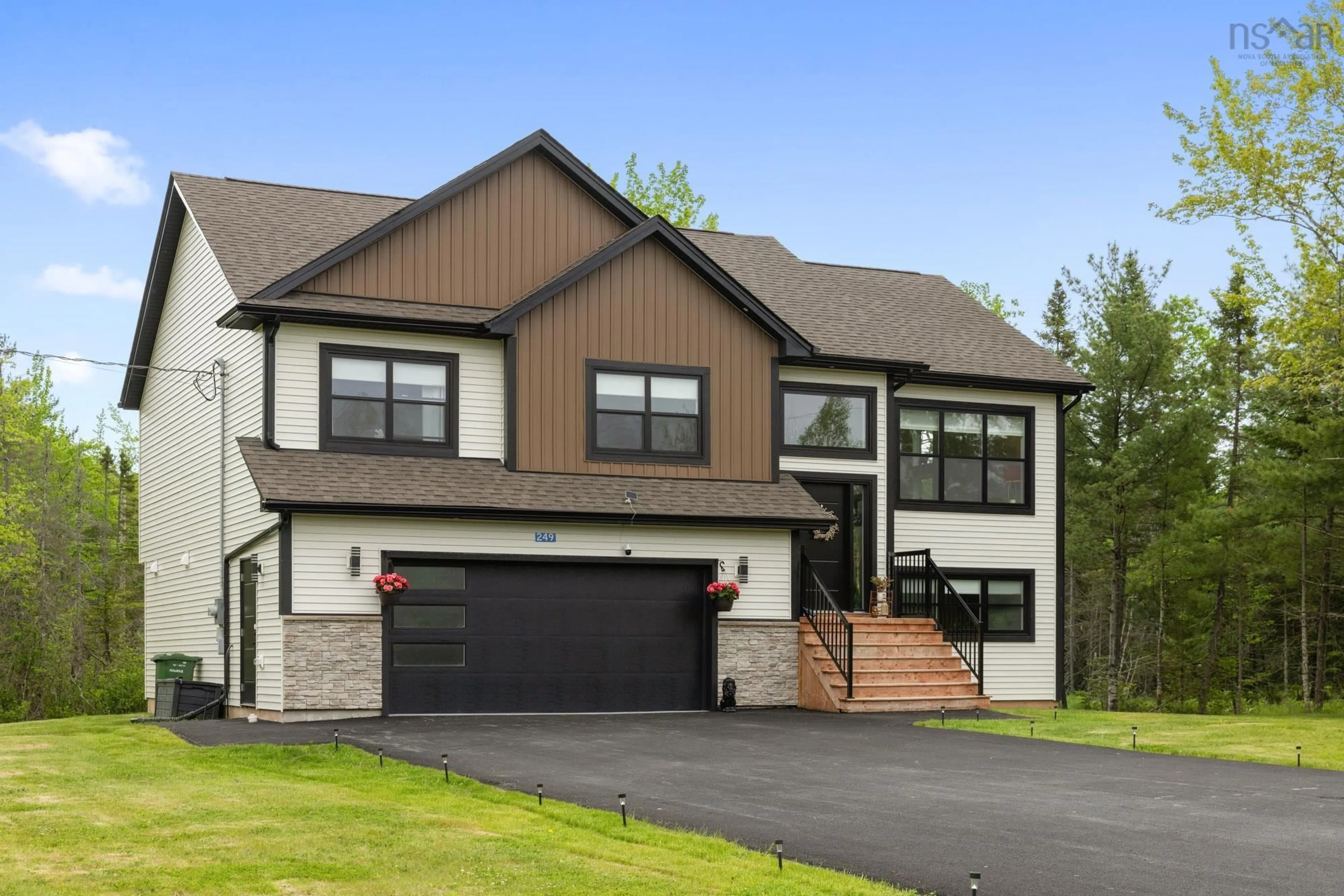 Home with vinyl exterior material, mountain view for 249 Rockcliffe Dr, Enfield Nova Scotia B2T 0G7