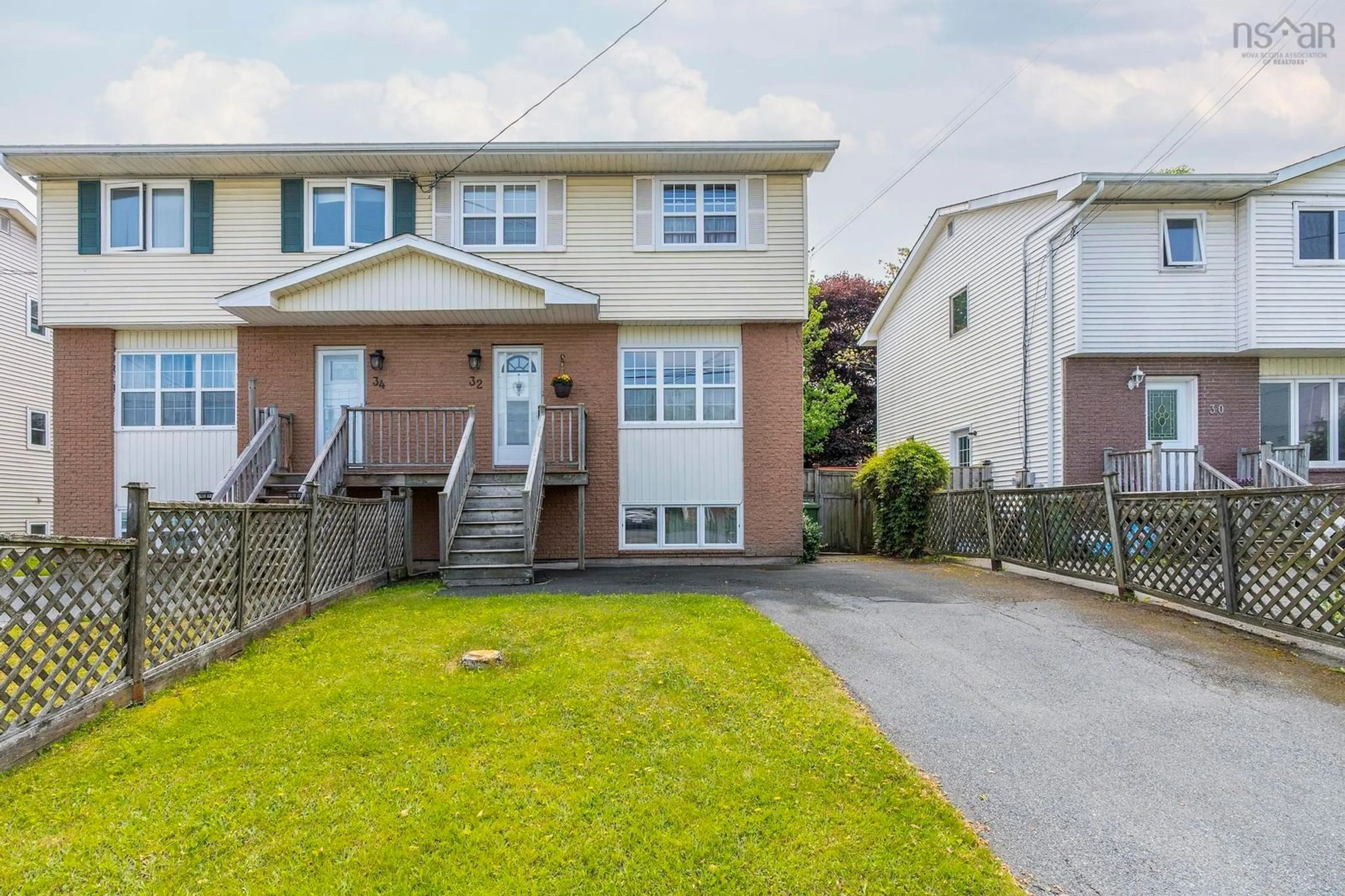 A pic from outside/outdoor area/front of a property/back of a property/a pic from drone, street for 32 Oakwood Crt, Dartmouth Nova Scotia B2W 5P9