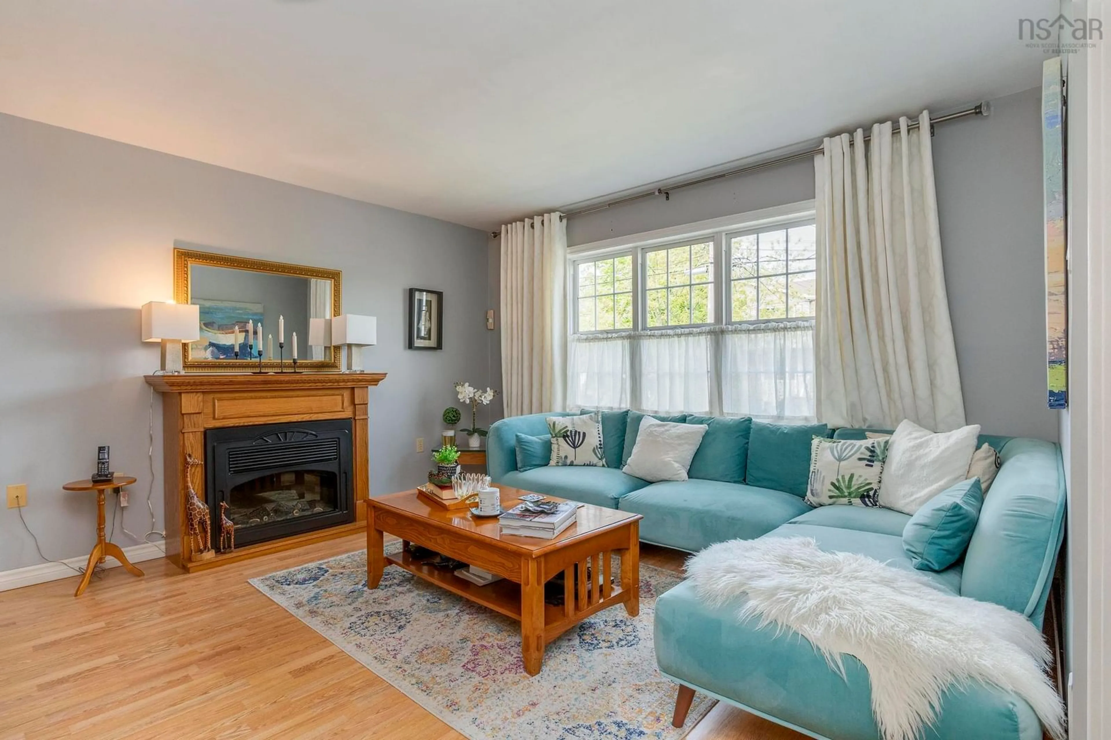 Living room with furniture, wood/laminate floor for 32 Oakwood Crt, Dartmouth Nova Scotia B2W 5P9