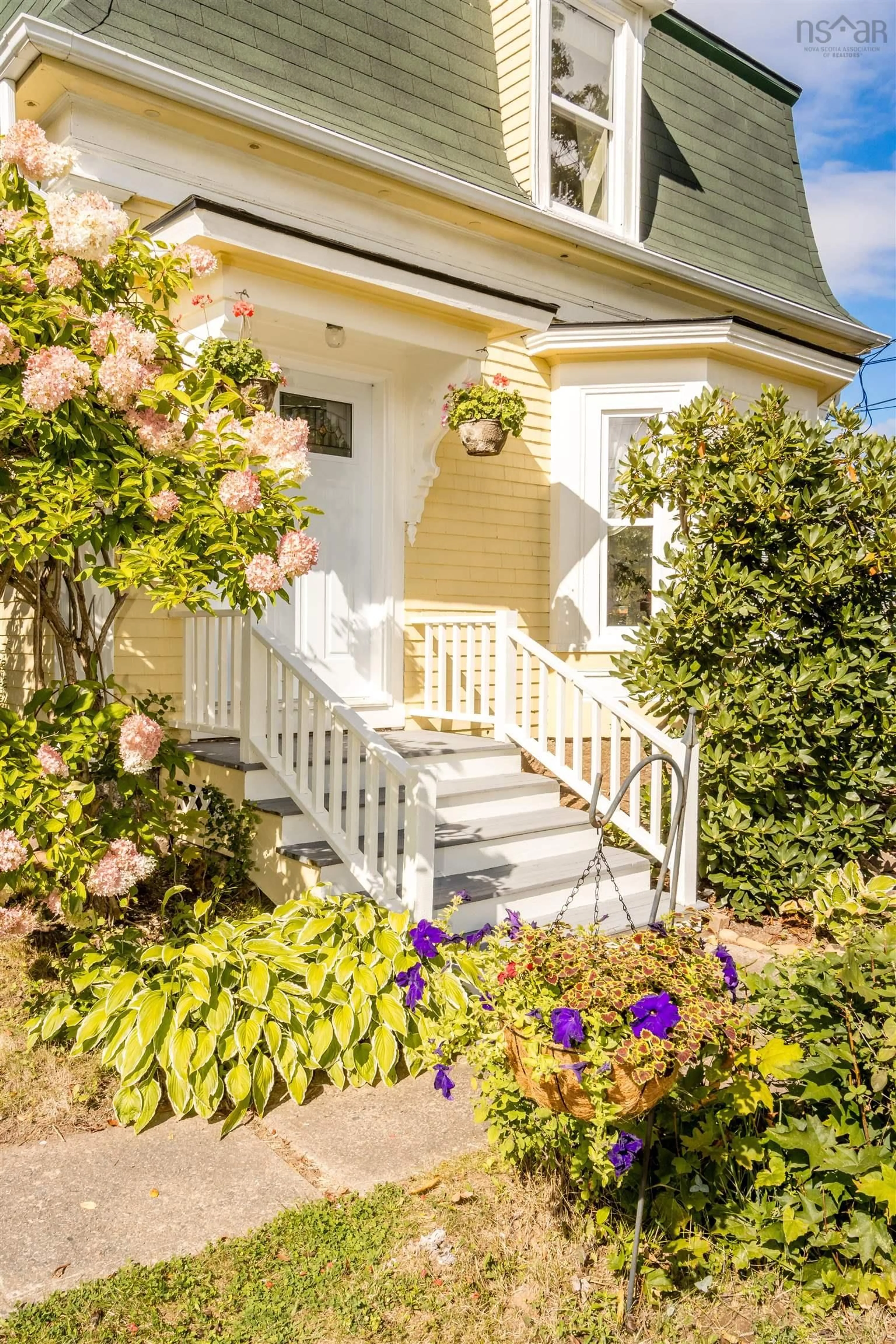 Home with vinyl exterior material, street for 141 Commercial St, Berwick Nova Scotia B0P 1E0