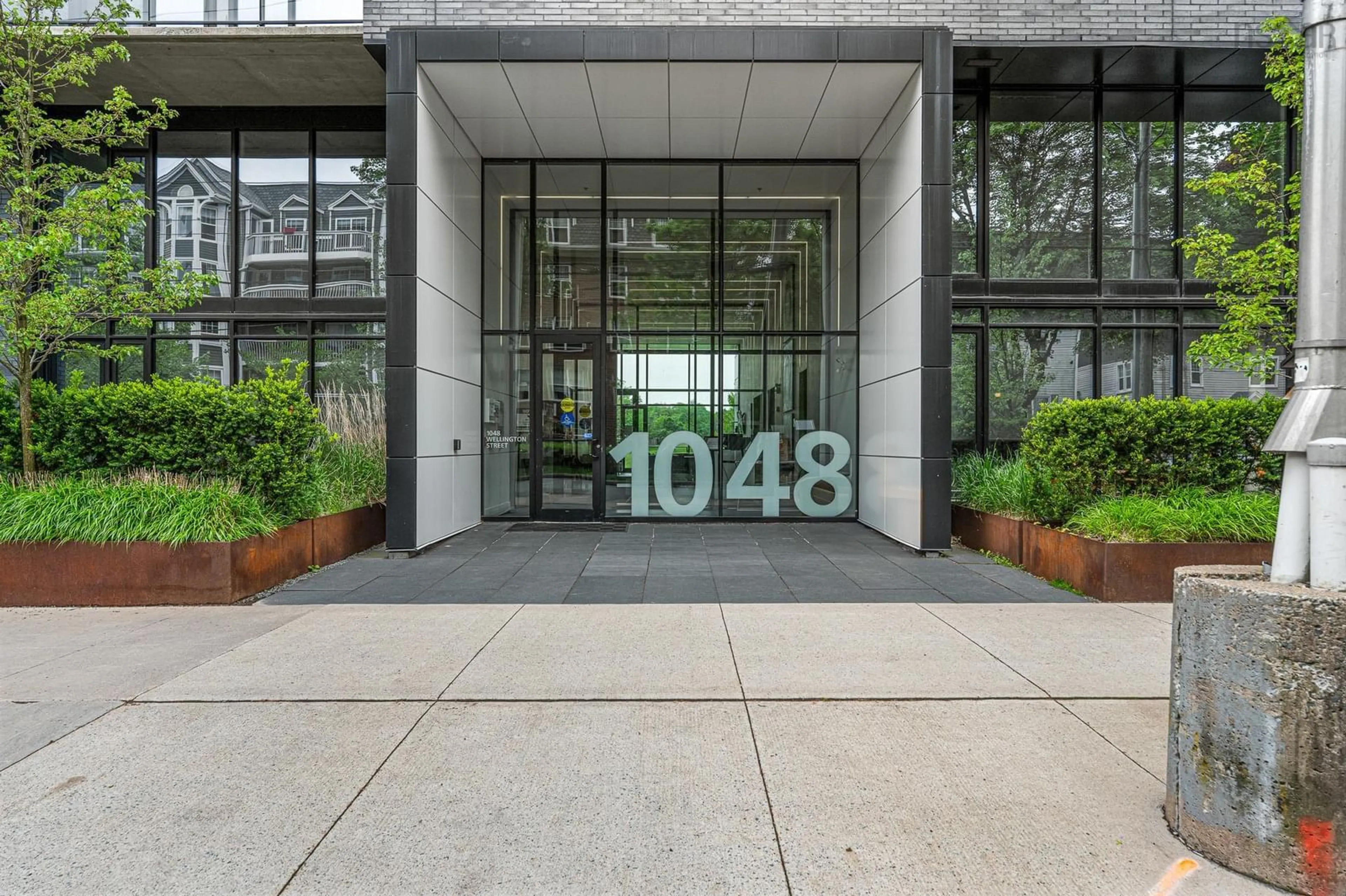 Indoor foyer for 1048 Wellington St #TH07, Halifax Nova Scotia B3H 0C2