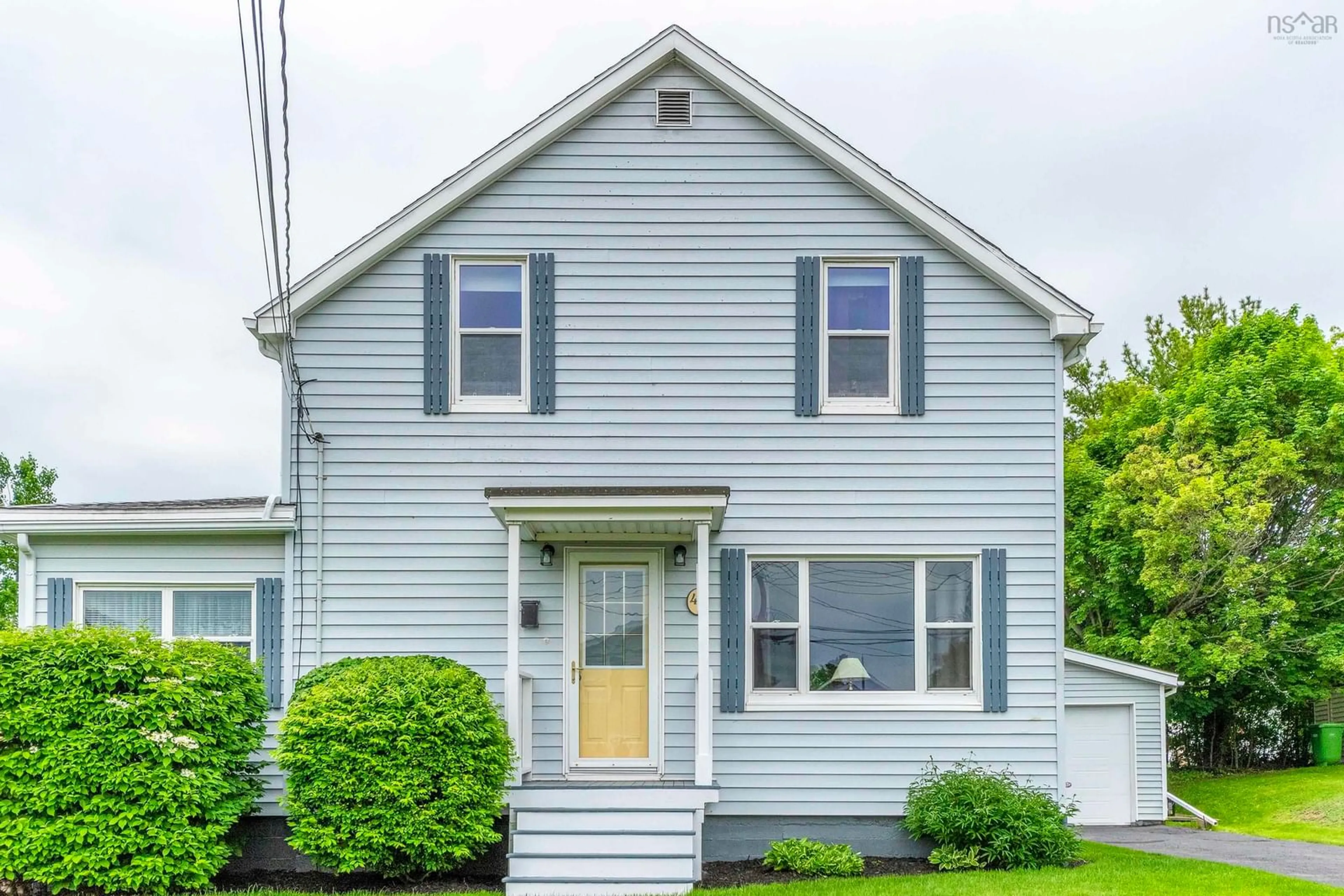 Home with vinyl exterior material, street for 45 Belmont Ave, Stellarton Nova Scotia B0K 1S0