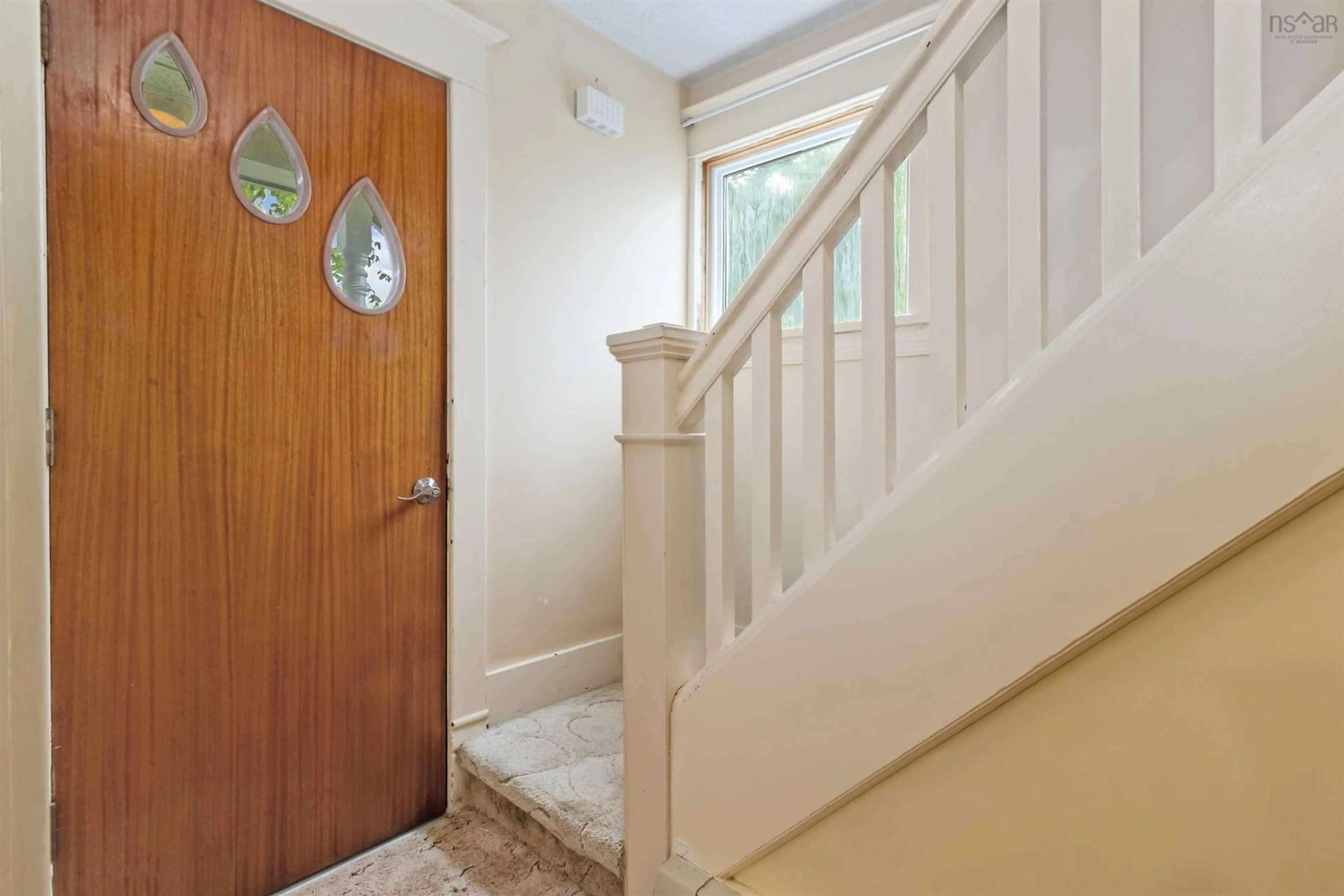Indoor foyer for 2754 Pacific St, Halifax Nova Scotia B3K 4W7