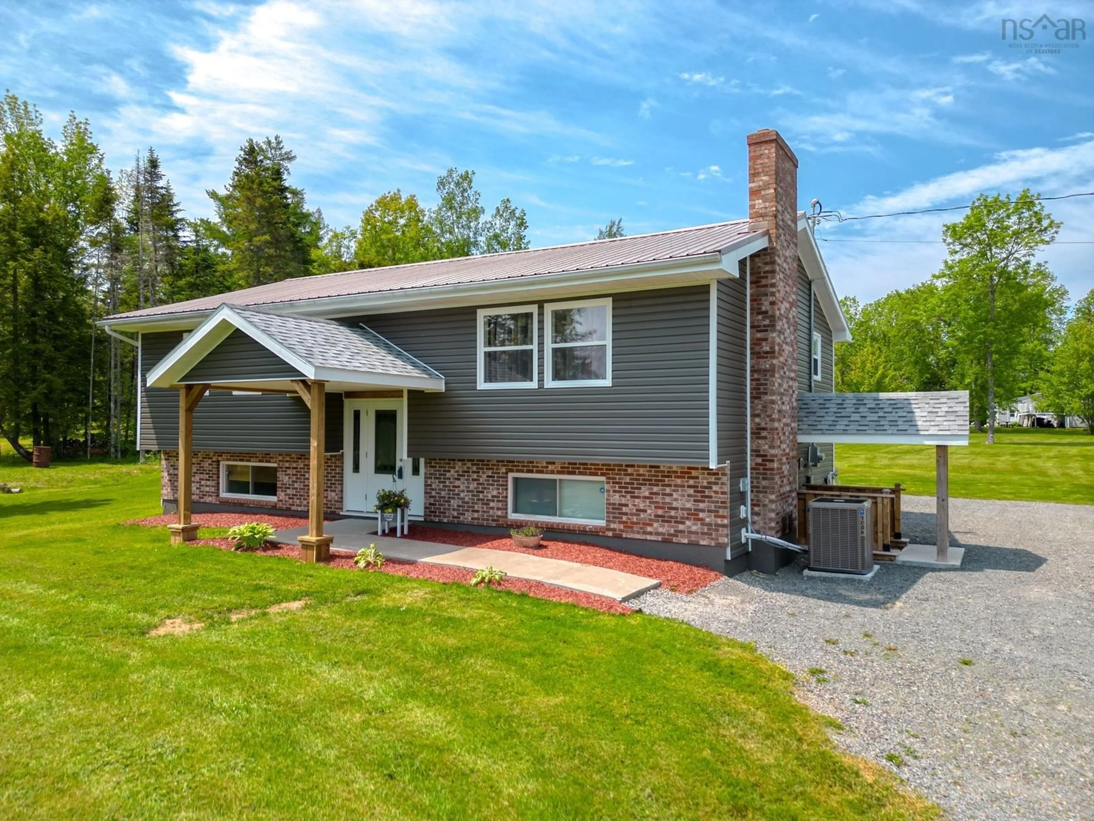 Home with vinyl exterior material, unknown for 91 Lakewood Dr, Brooklyn Nova Scotia B0N 2A0