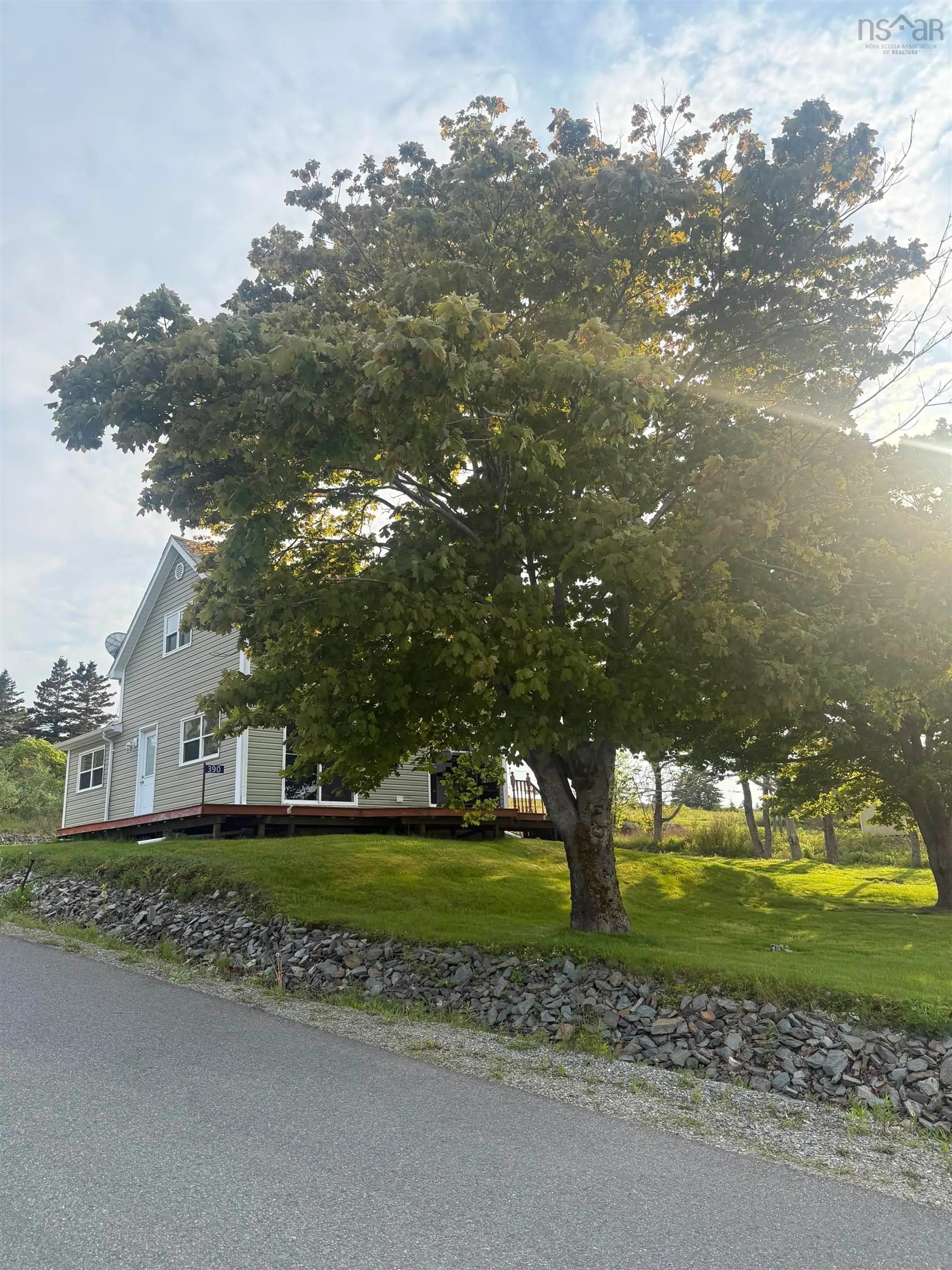 A pic from outside/outdoor area/front of a property/back of a property/a pic from drone, street for 390 Sterling St, Canso Nova Scotia B0H 1H0