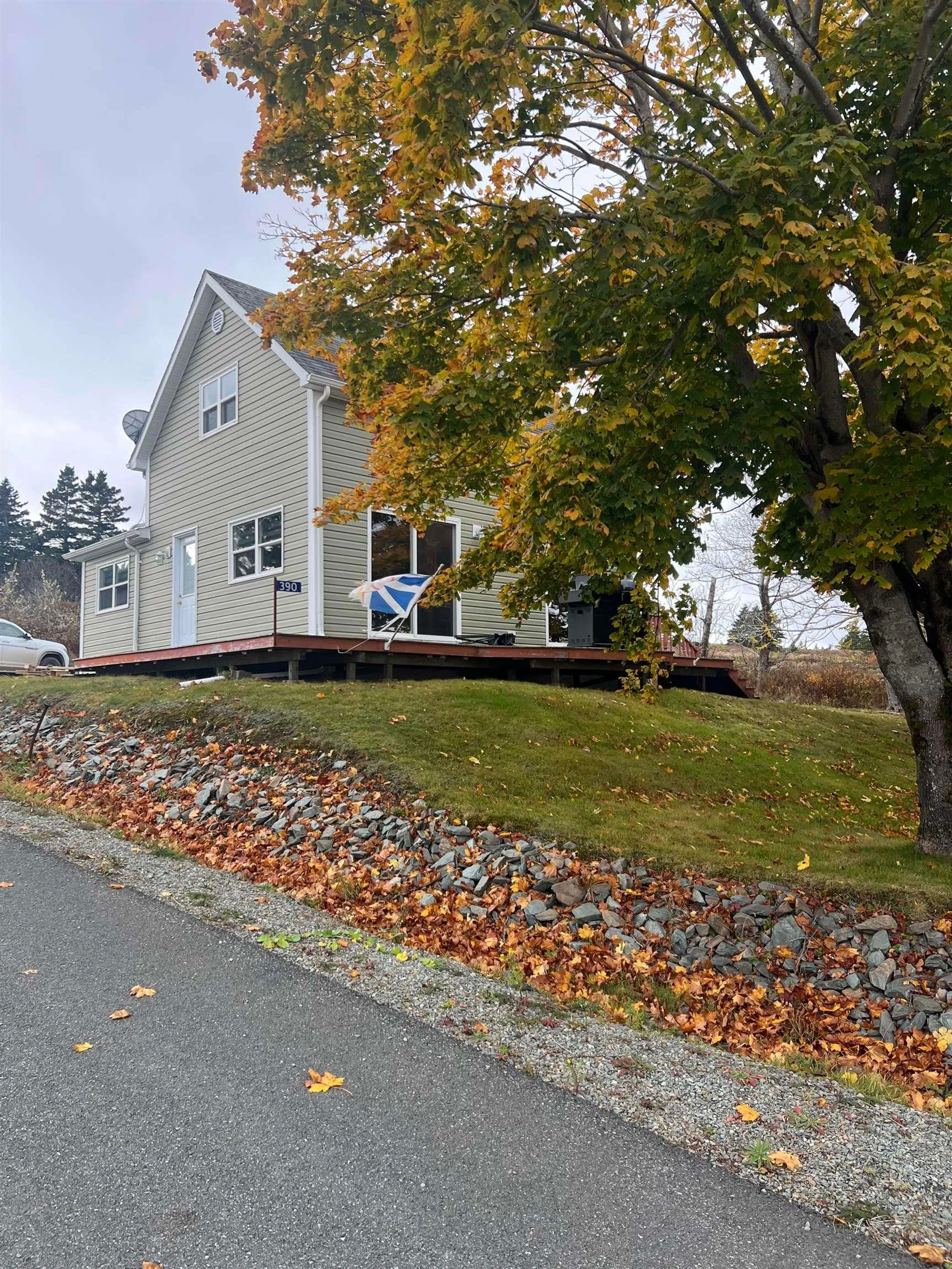 Home with vinyl exterior material, street for 390 Sterling St, Canso Nova Scotia B0H 1H0