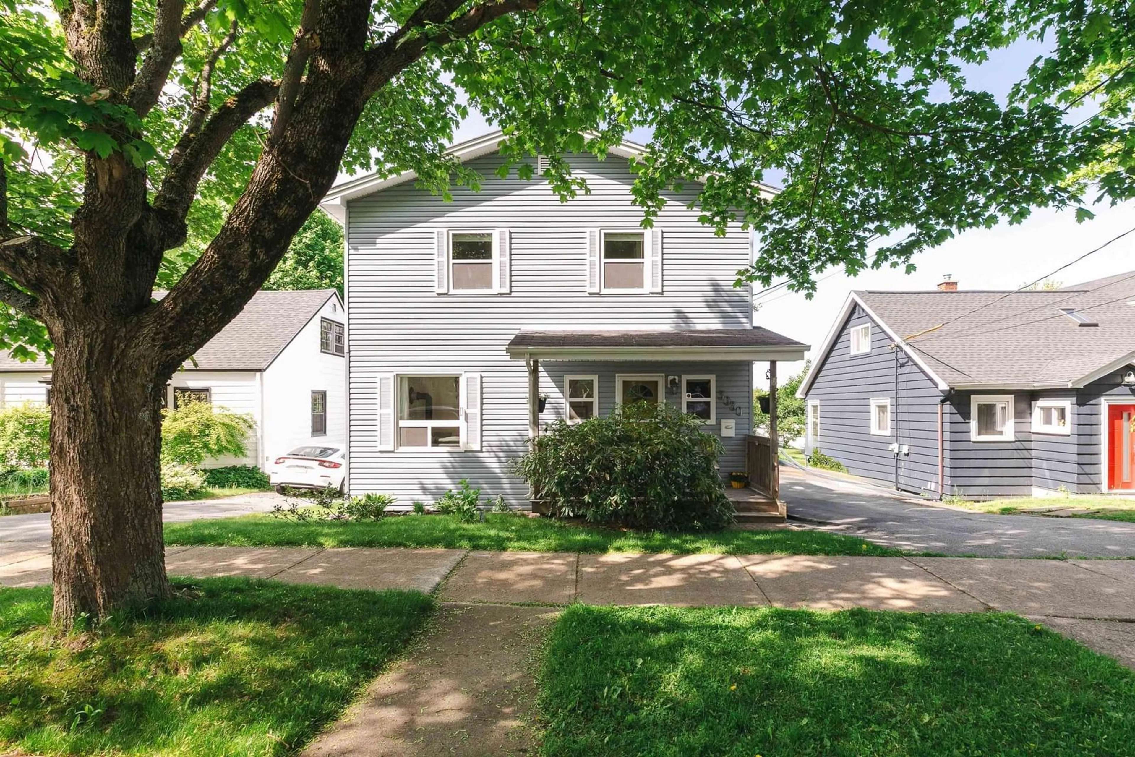 Home with vinyl exterior material, street for 3030 Connolly St, Halifax Nova Scotia B3L 3N9
