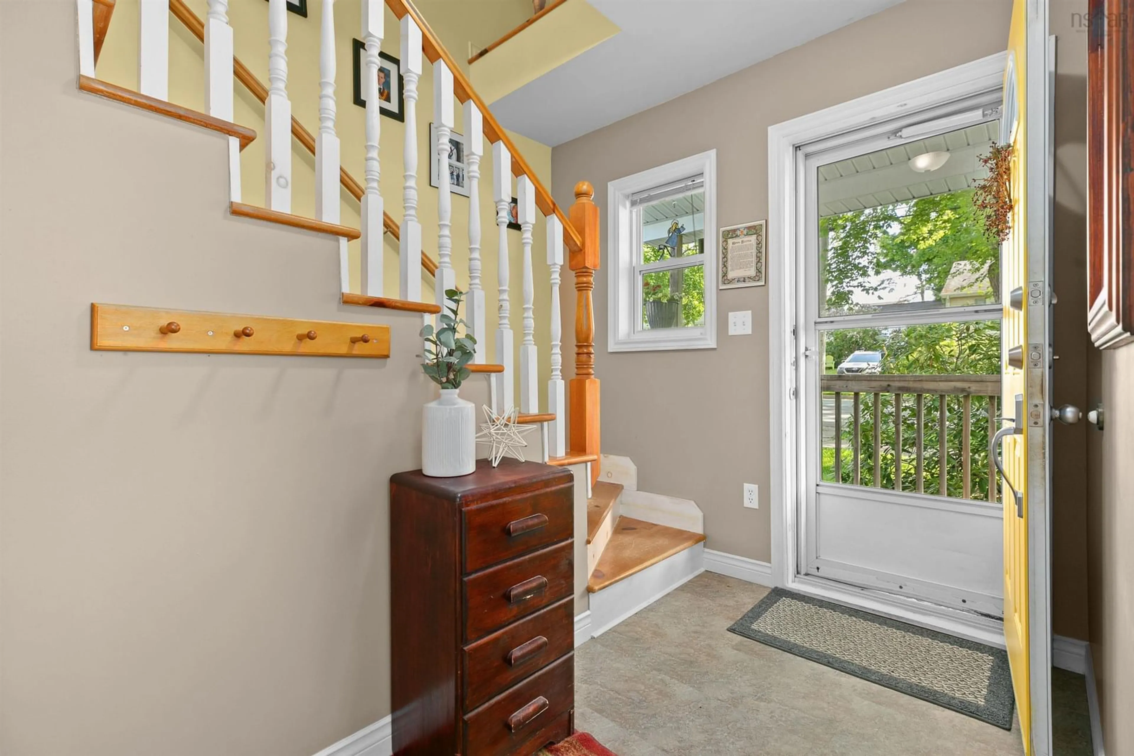 Indoor entryway for 3030 Connolly St, Halifax Nova Scotia B3L 3N9