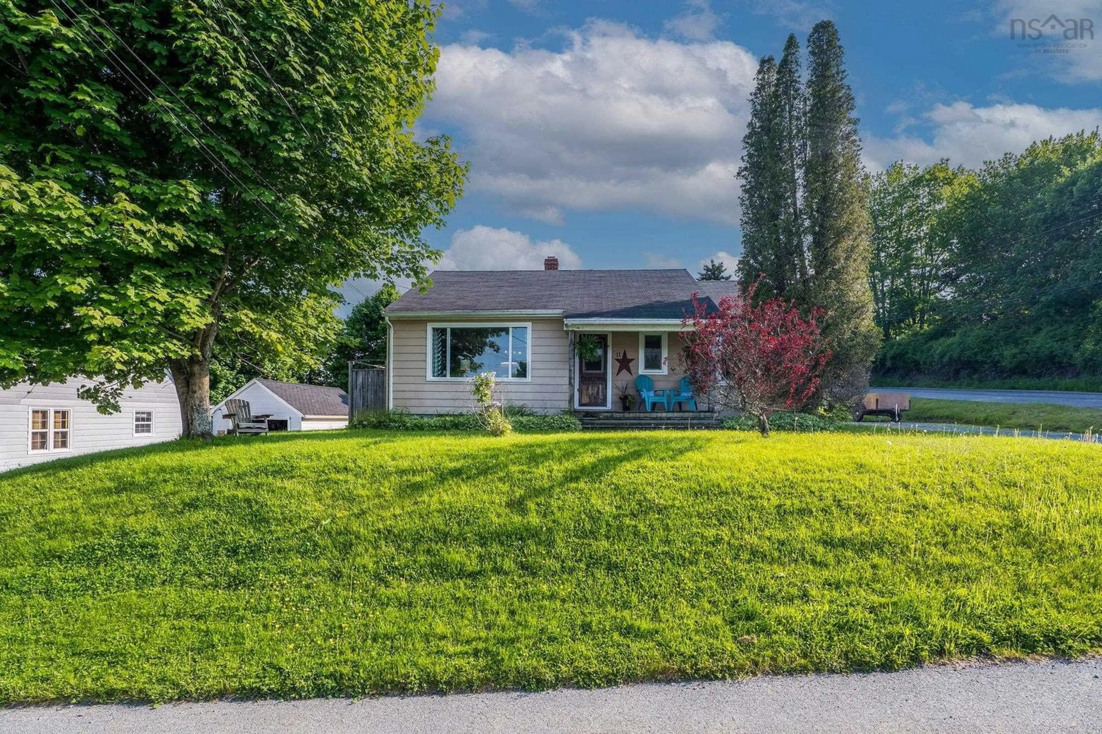 Home with vinyl exterior material, street for 11 Maple Ave, Hantsport Nova Scotia B0P 1P0