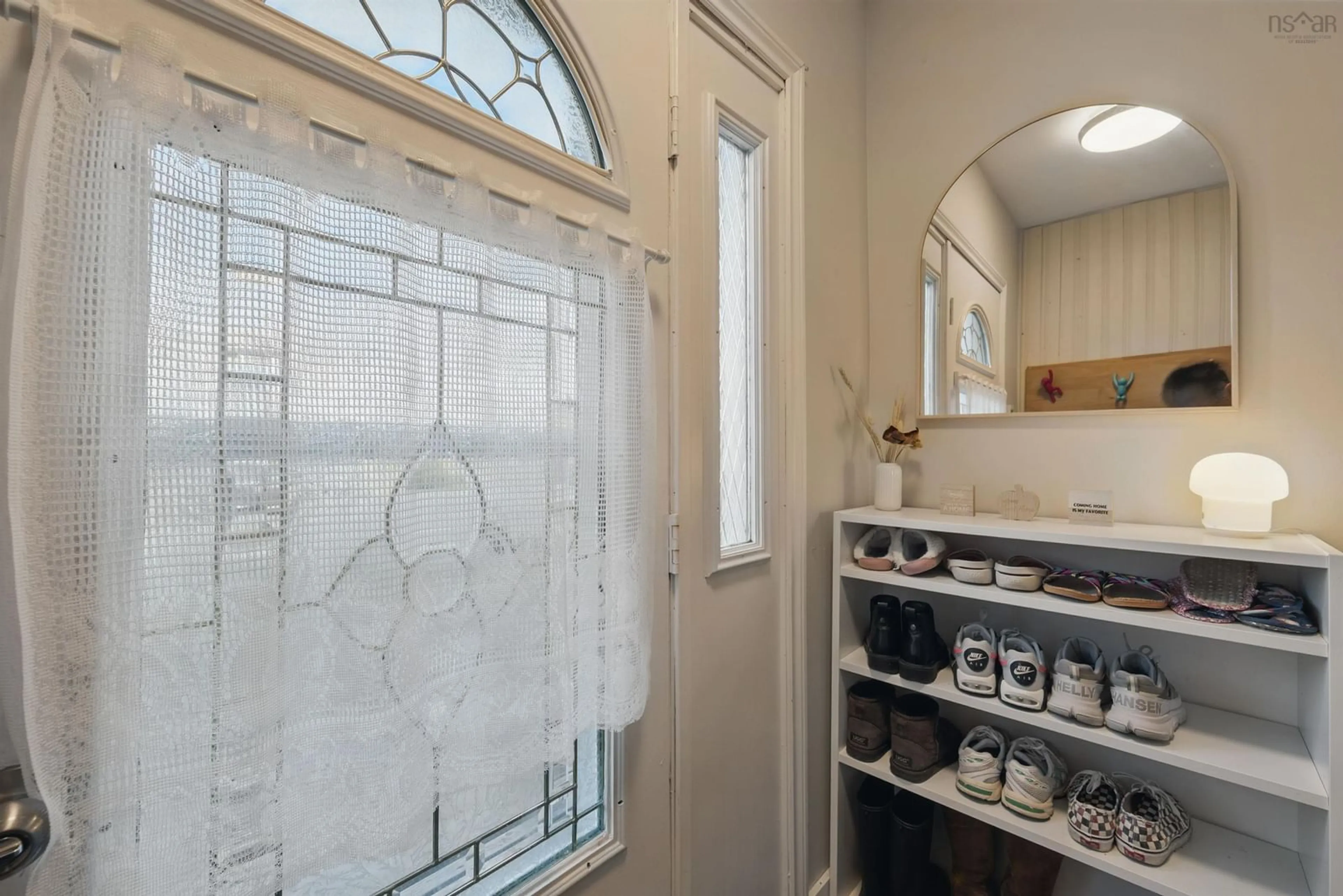 Indoor entryway for 10 Lindsay Crt, Lower Sackville Nova Scotia B4E 2J9