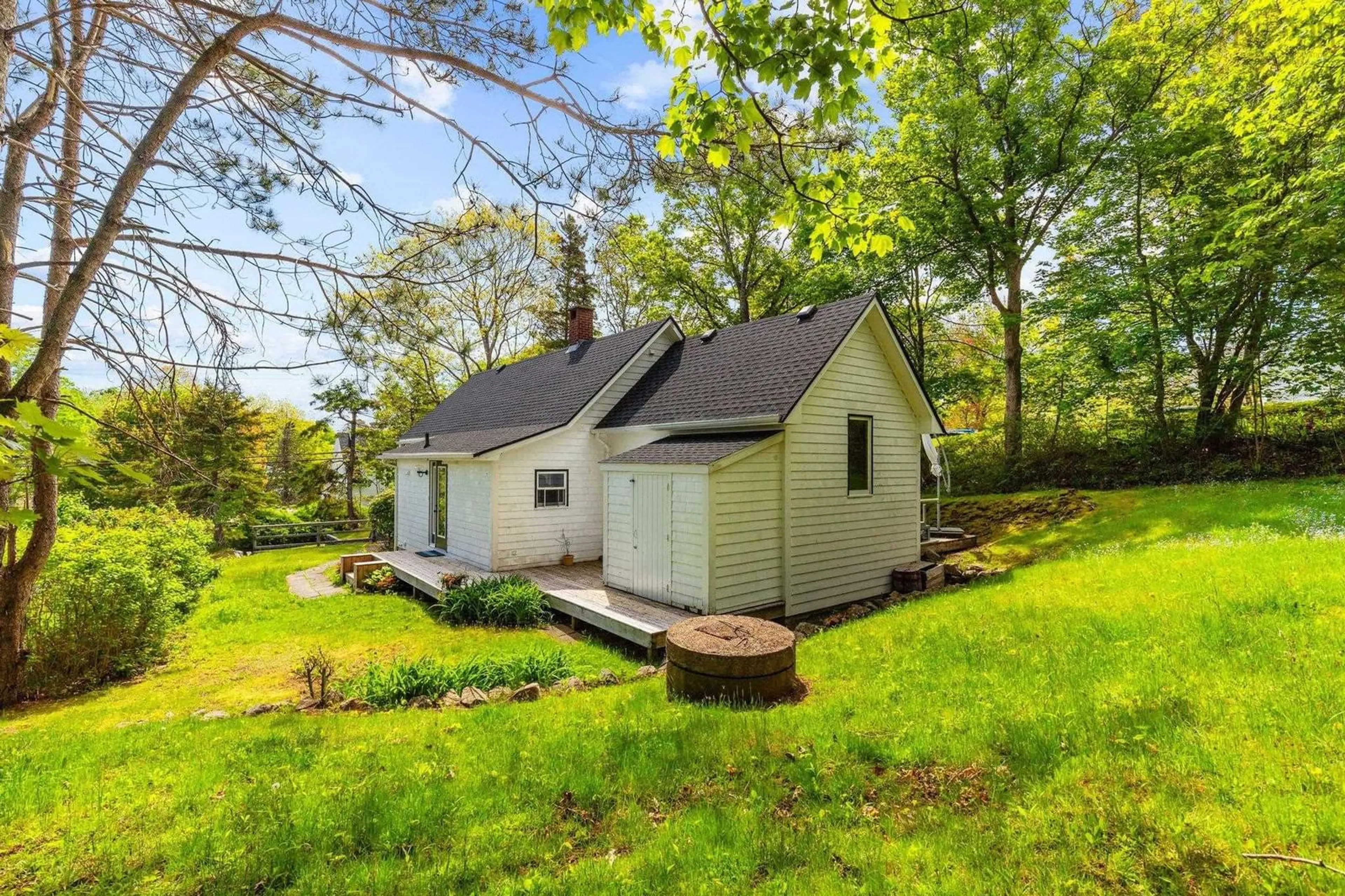 Shed for 165 King St, Chester Nova Scotia B0J 1J0