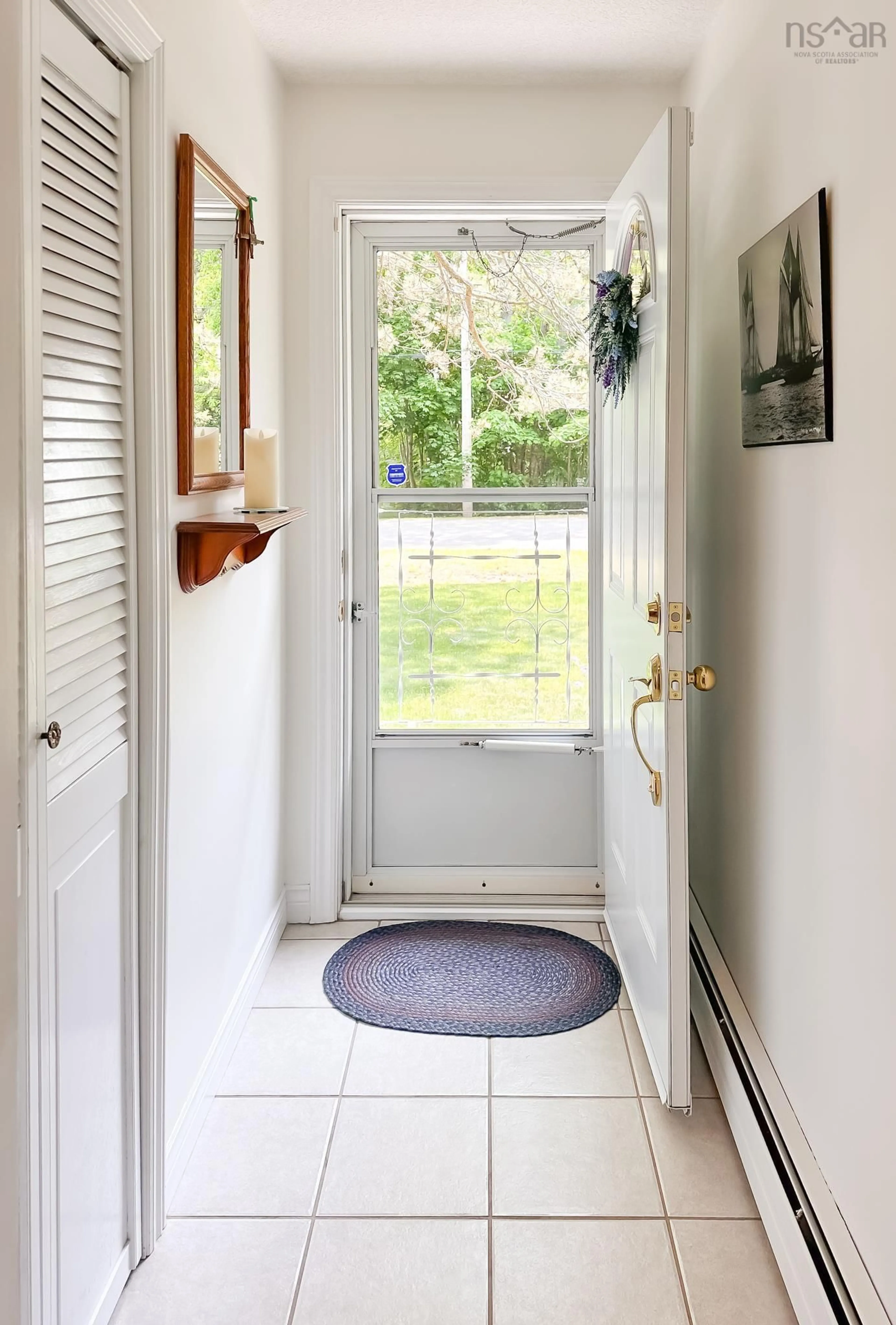 Indoor entryway for 3090 Cornwallis Cres, Coldbrook Nova Scotia B4R 1A2
