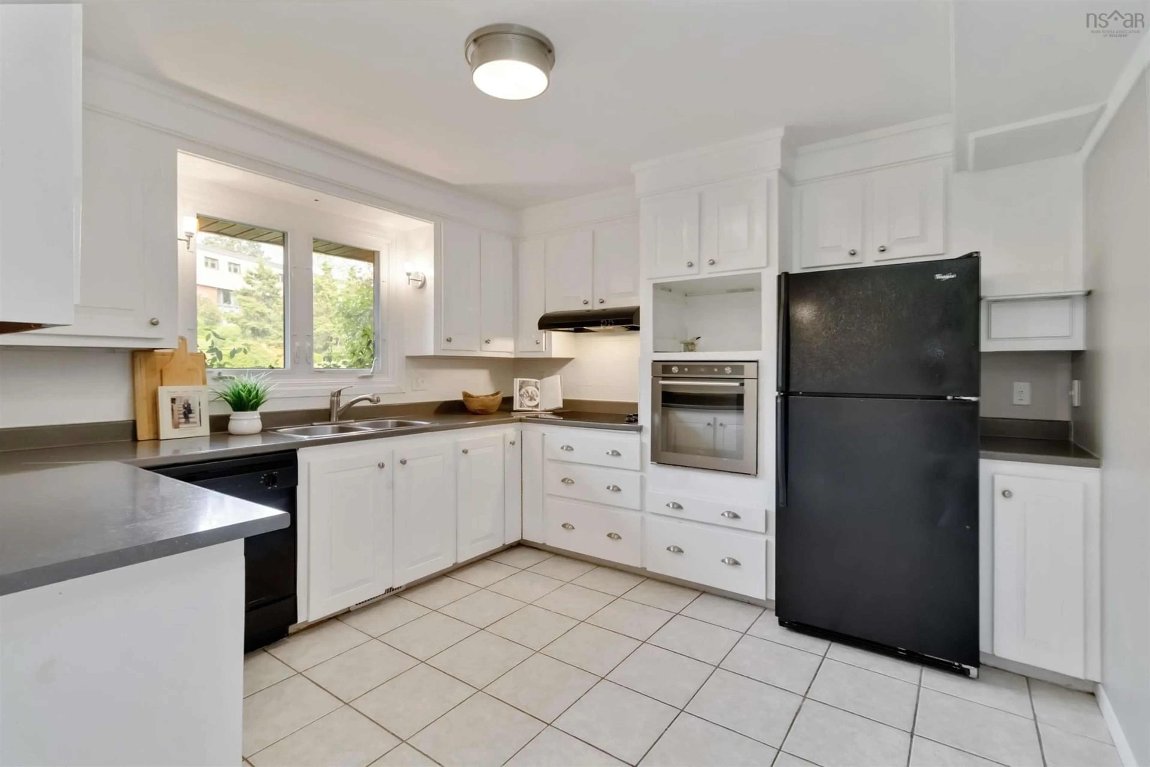 Standard kitchen, ceramic/tile floor for 124 Forestside Cres, Clayton Park Nova Scotia B3M 1M4