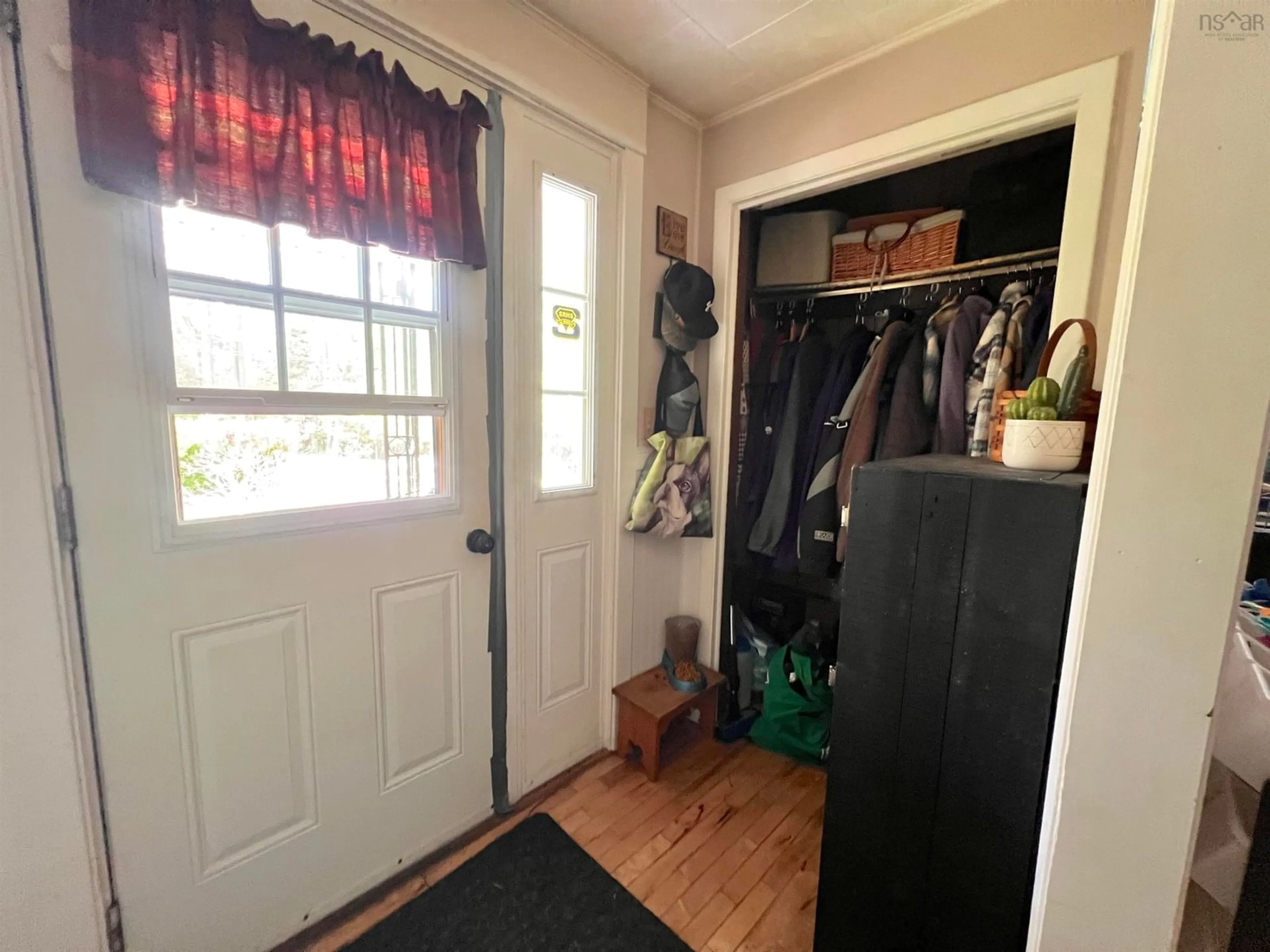 Indoor entryway for 170 Digby St, Shelburne Nova Scotia B0T 1W0