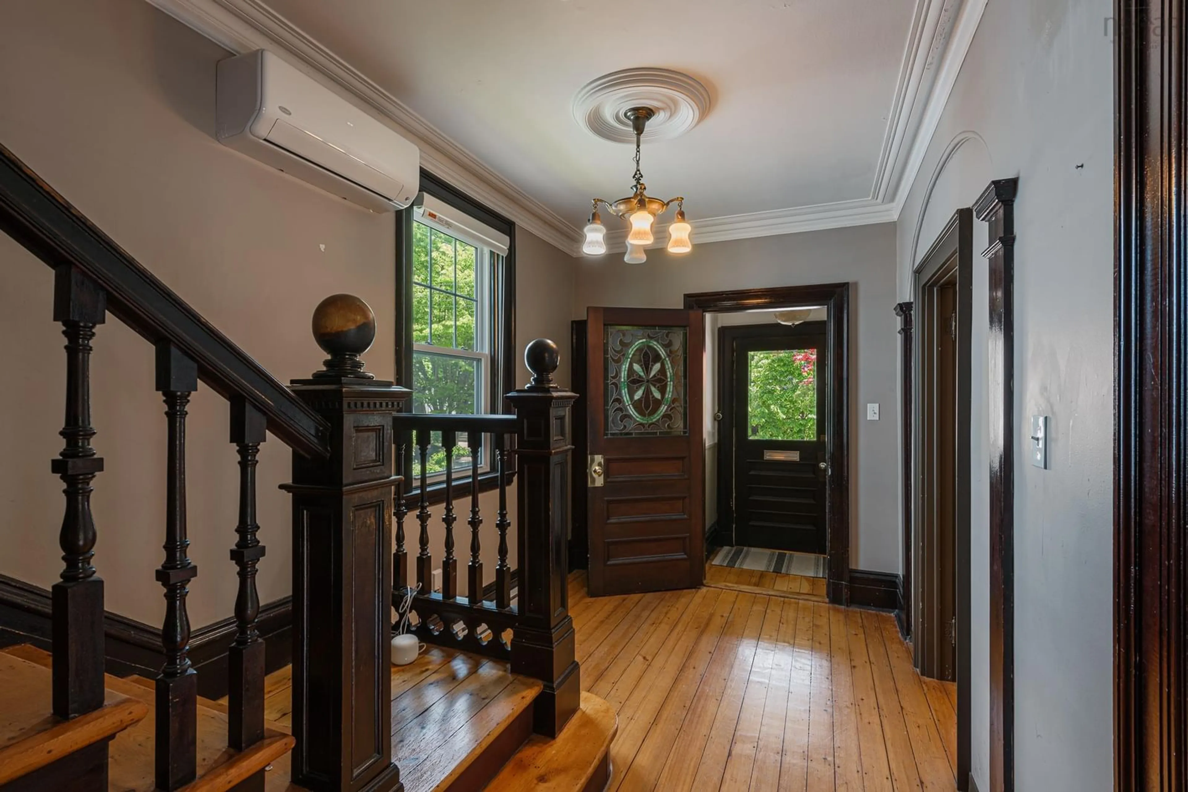 Indoor foyer for 5555 Atlantic St, South End Nova Scotia B3H 1P4