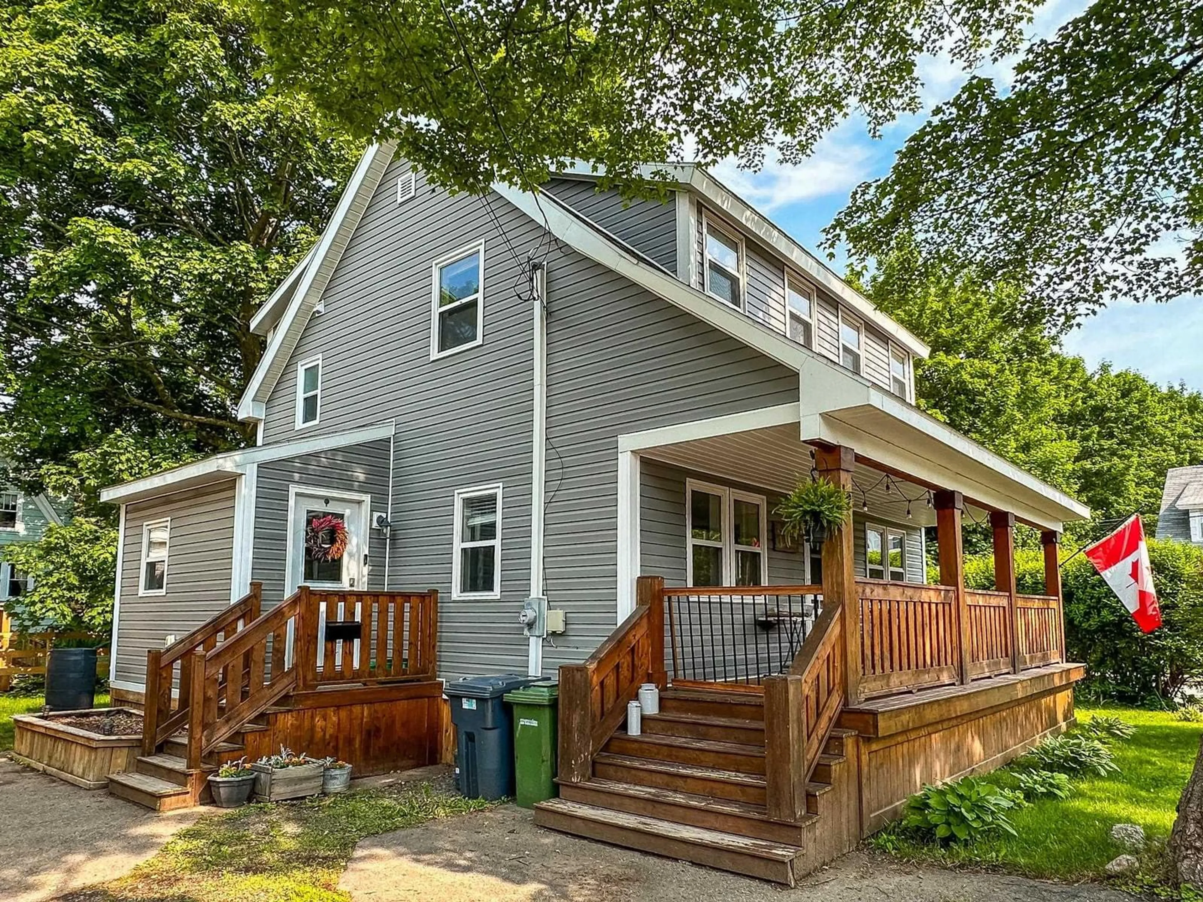 Home with vinyl exterior material, street for 12 Crescent Ave, Kentville Nova Scotia B4N 1R2