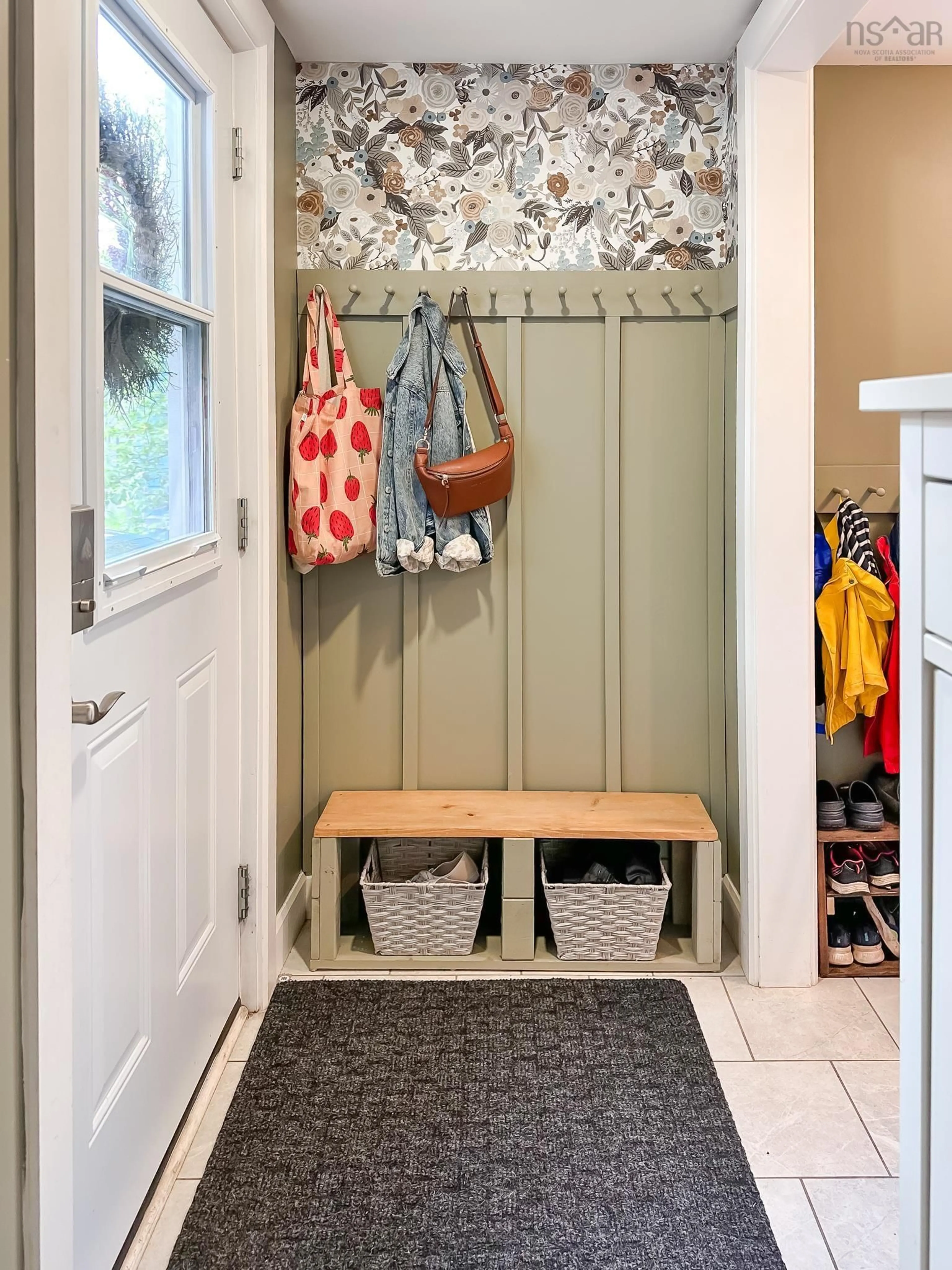 Indoor entryway for 12 Crescent Ave, Kentville Nova Scotia B4N 1R2