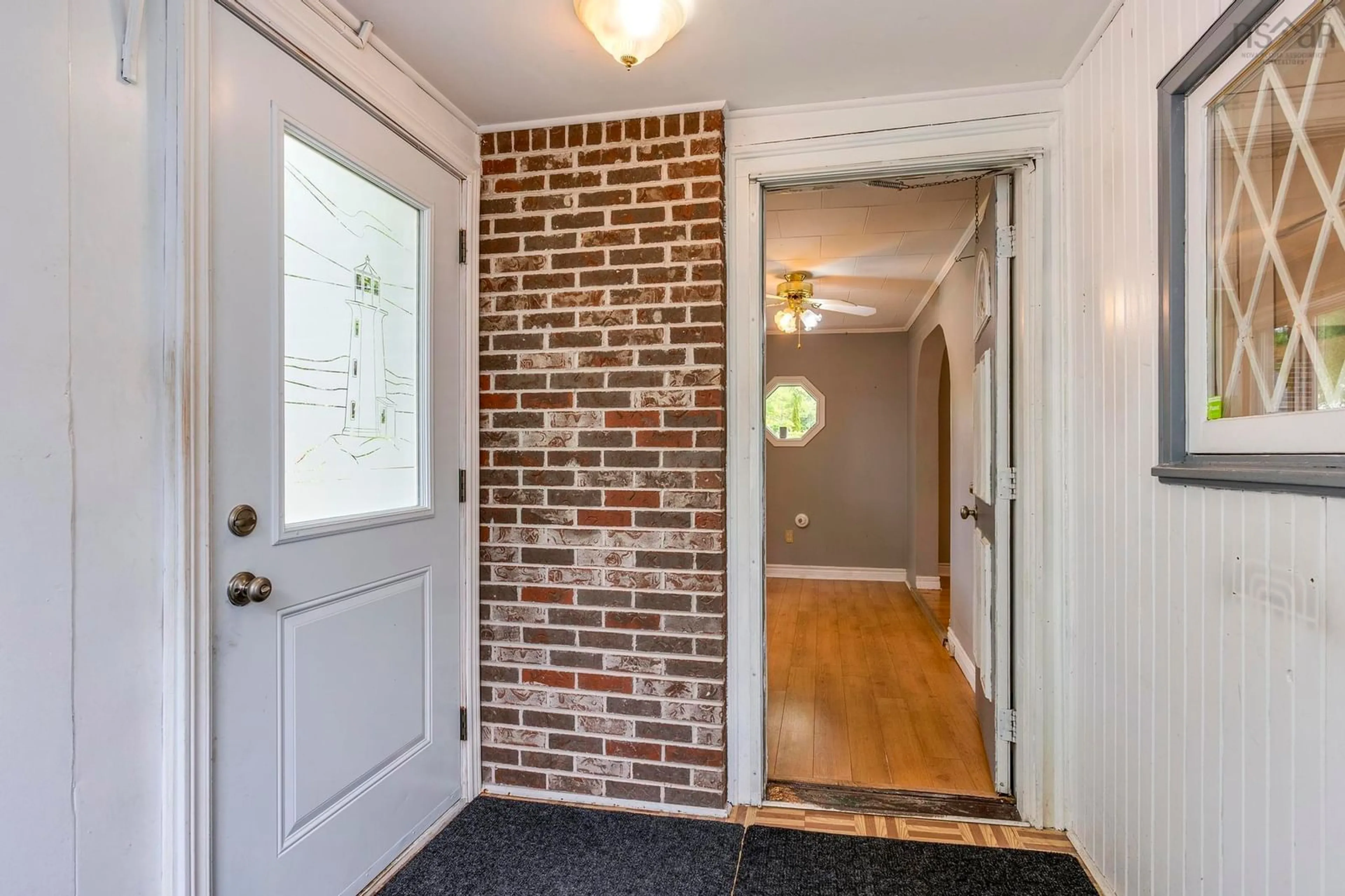 Indoor entryway for 6516 Summit St, Halifax Nova Scotia B3L 1S3