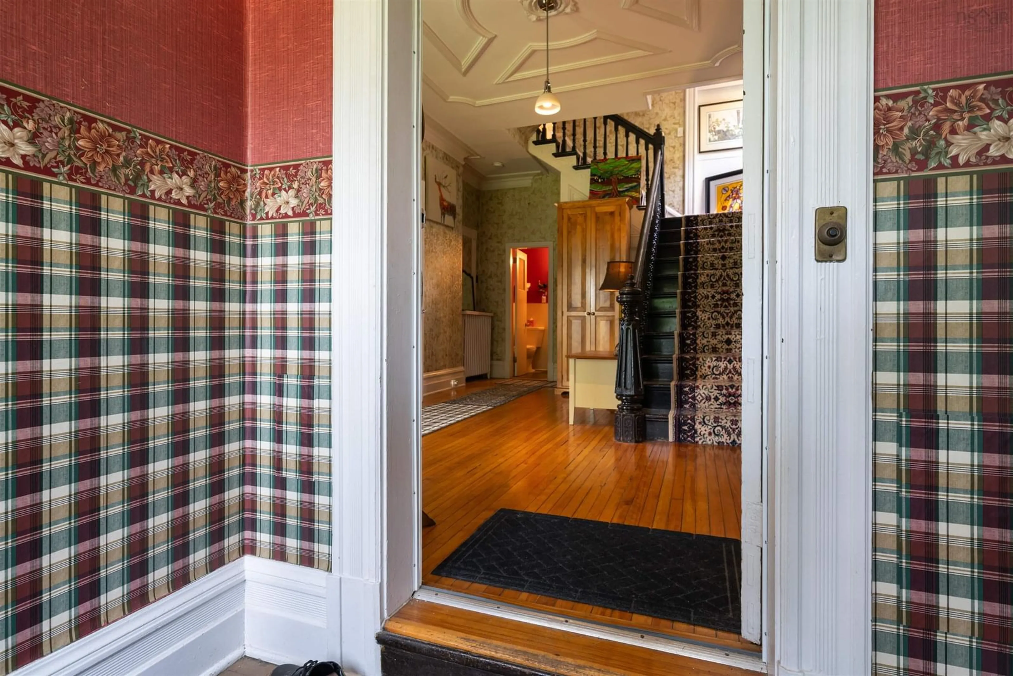 Indoor foyer for 350 High St, New Glasgow Nova Scotia B2H 2X5