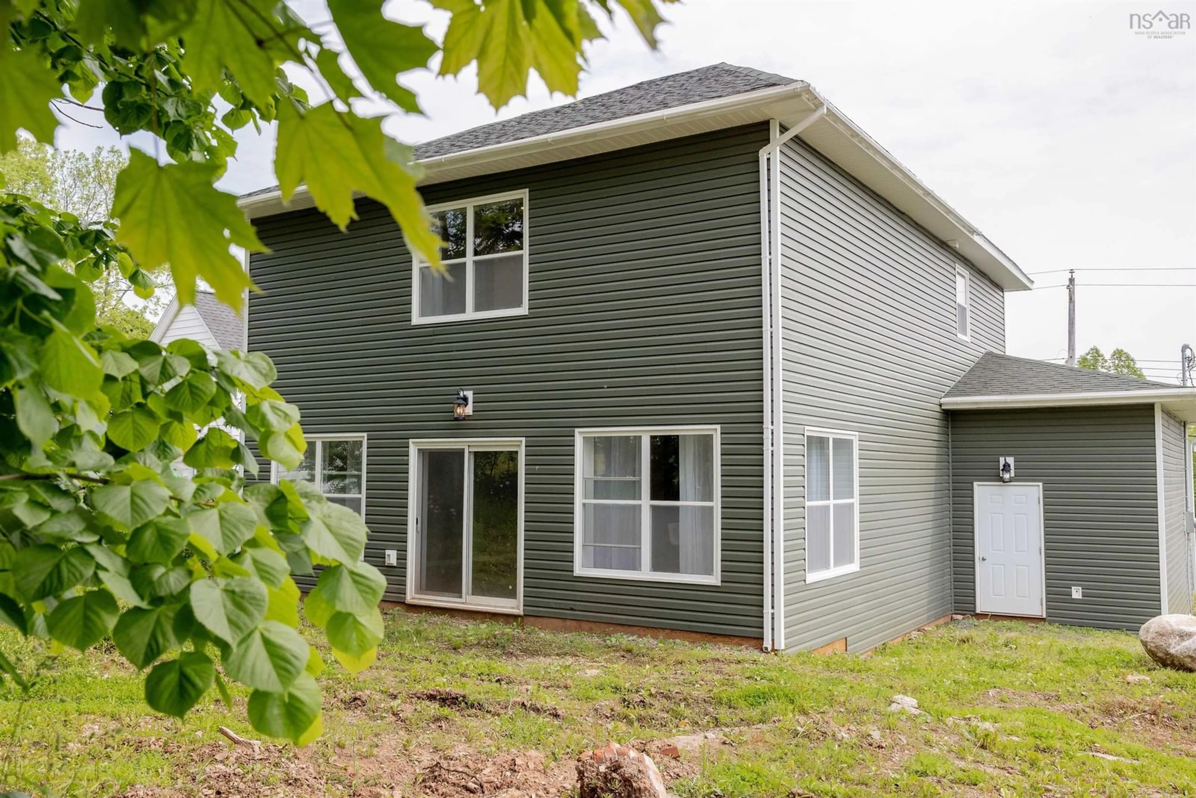 Home with vinyl exterior material, building for 134 High St, Pictou Nova Scotia B0K 1H0