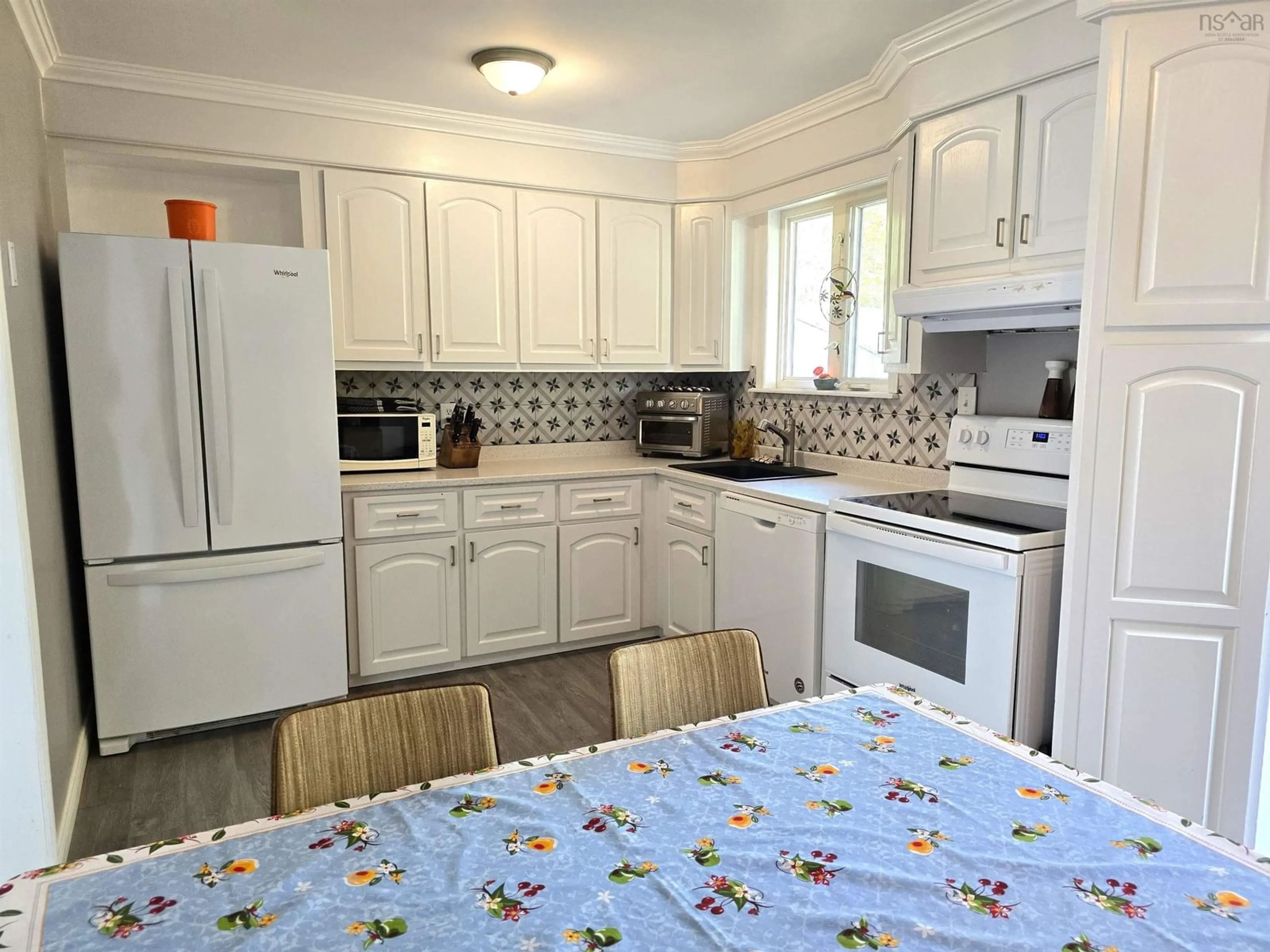 Standard kitchen, ceramic/tile floor for 17 Afton Crt, Dartmouth Nova Scotia B2V 1M2