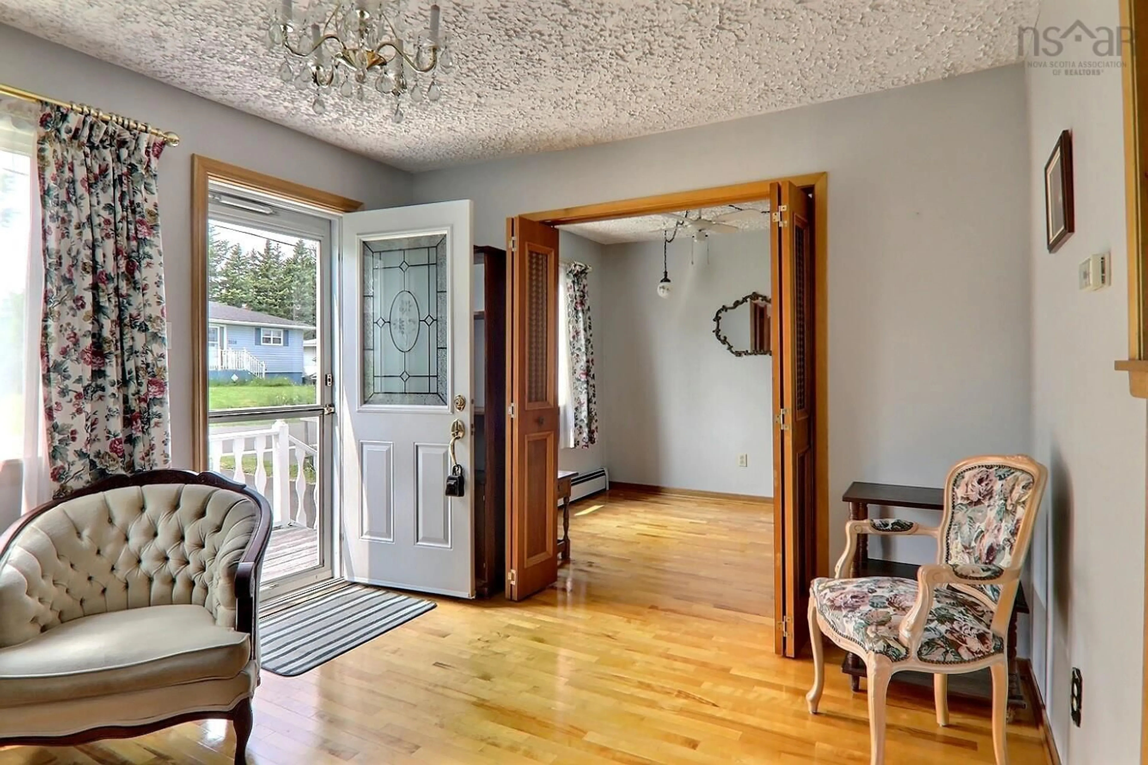 Indoor entryway for 3521 Fenton Avenue, New Waterford Nova Scotia B1H 2A8