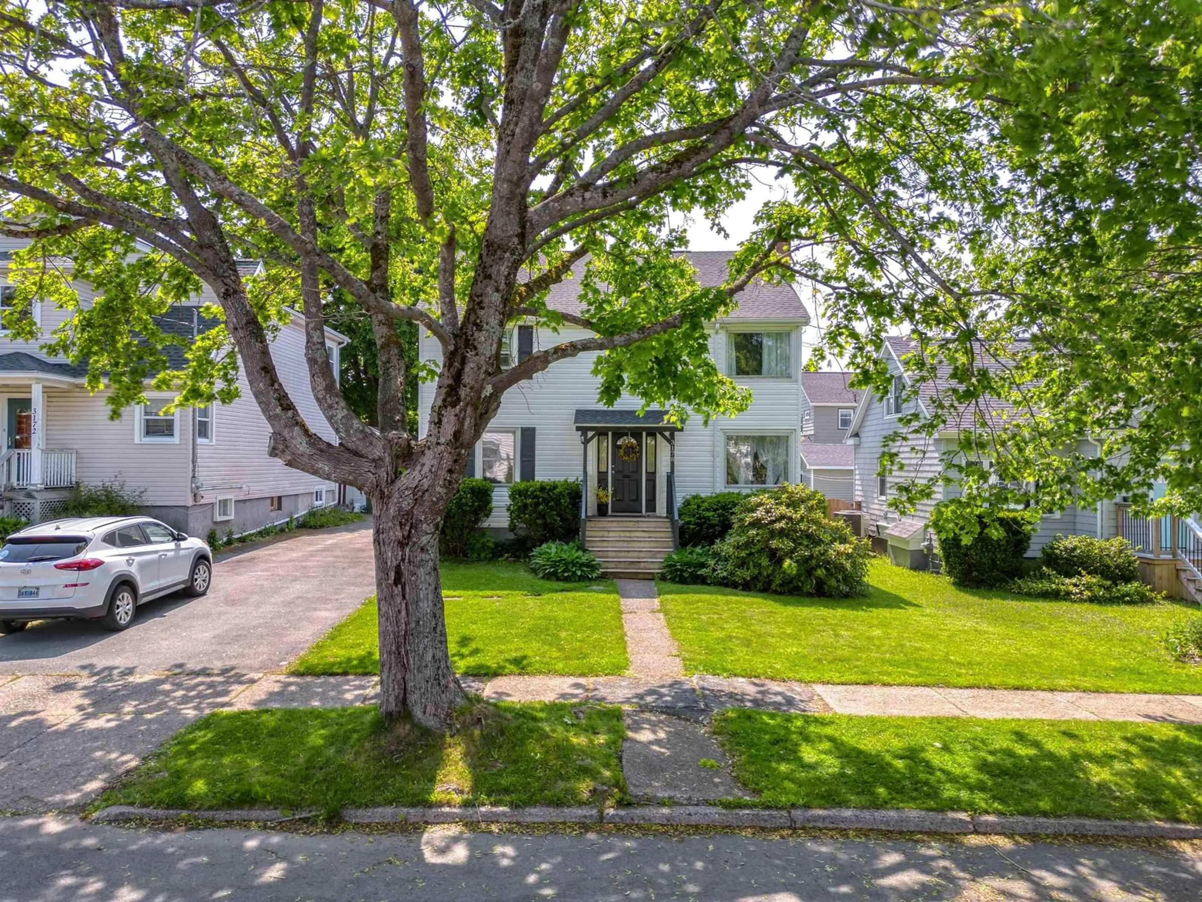 A pic from outside/outdoor area/front of a property/back of a property/a pic from drone, street for 3178 Mayfield Ave, Halifax Nova Scotia B3L 4B2