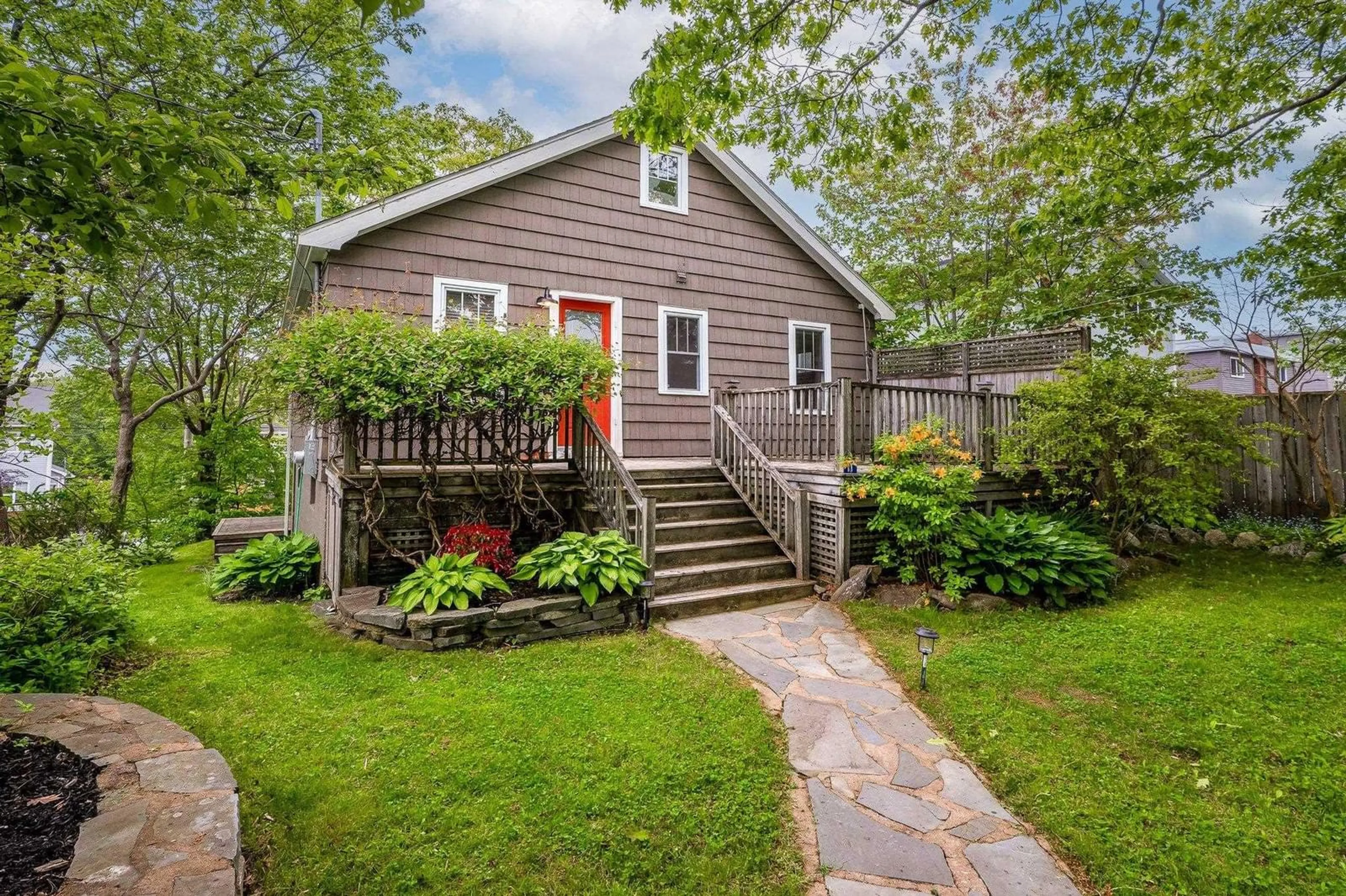 Unknown for 11 Schnare St, Halifax Nova Scotia B3R 1P9